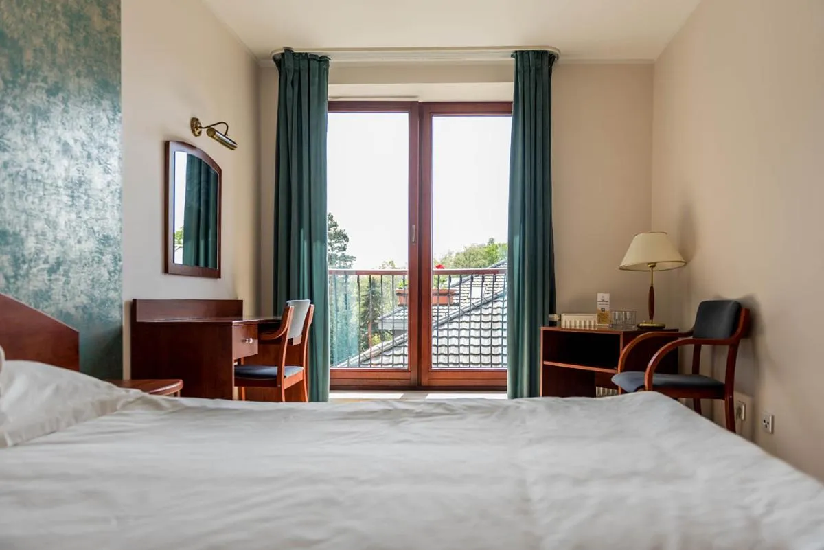 Bed in 4 Pory Roku Resort Sauna & Spa