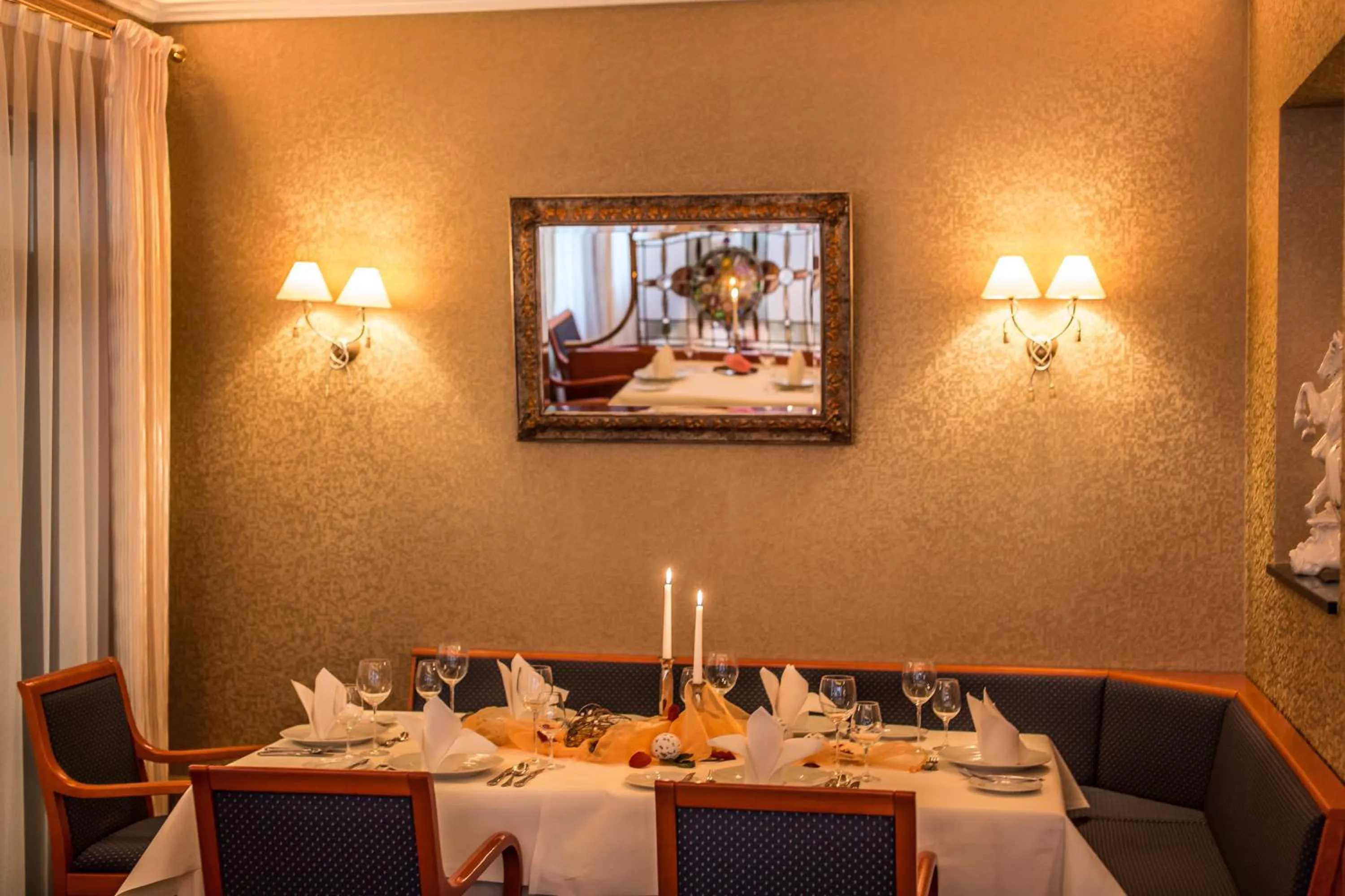 Restaurant/places to eat in Schloß-Hotel Petry