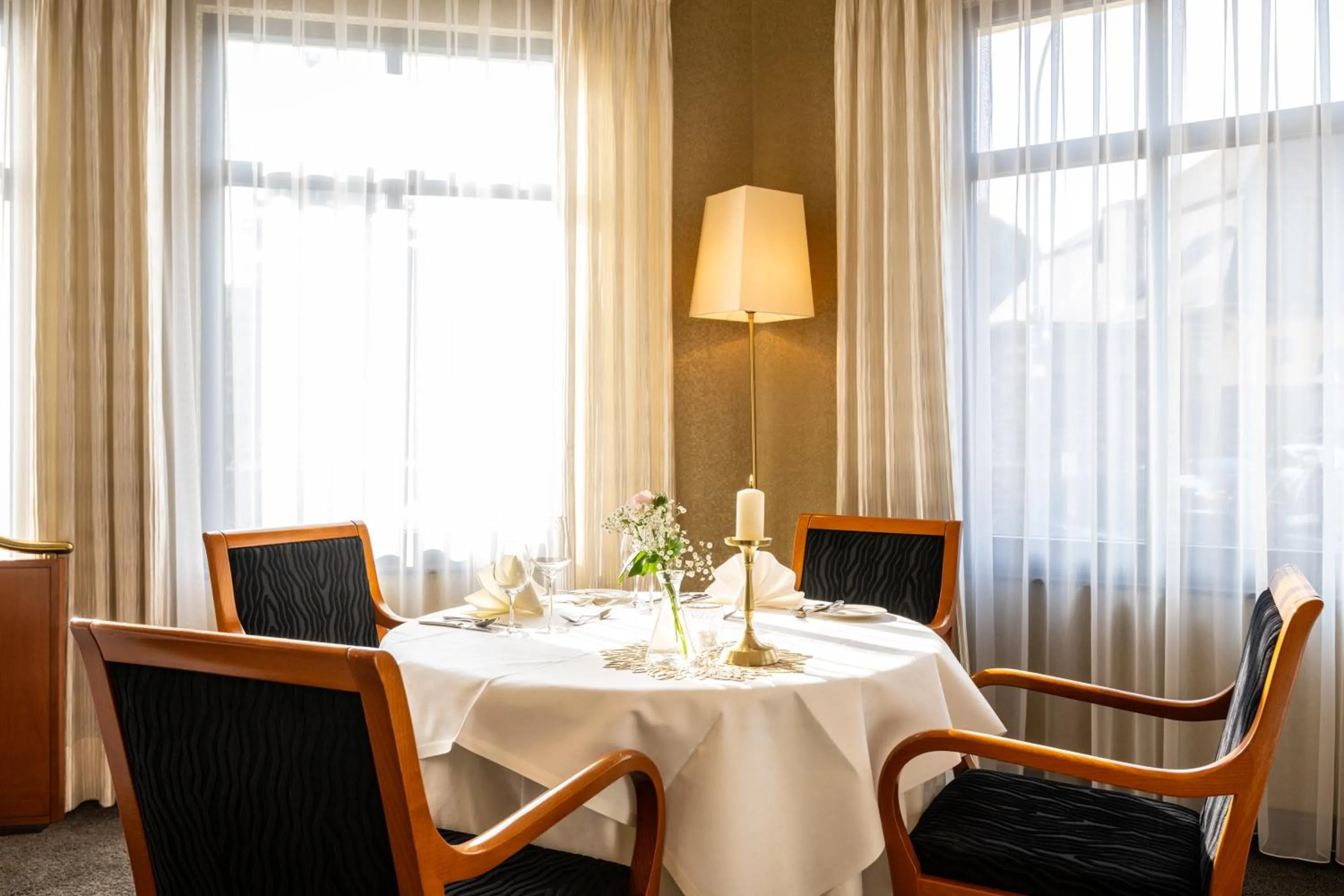 Restaurant/places to eat in Schloß-Hotel Petry