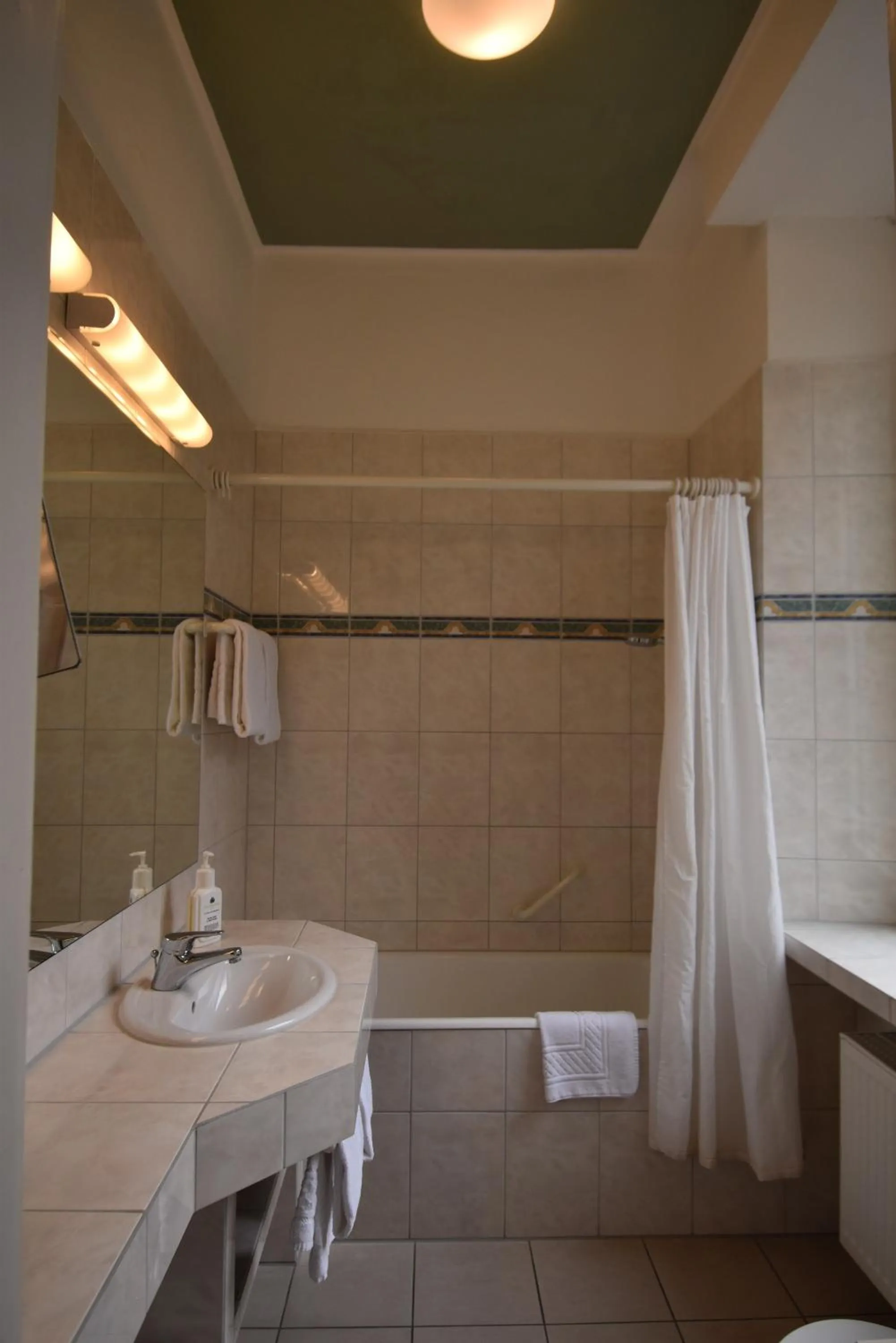 Bathroom in Schloß-Hotel Petry