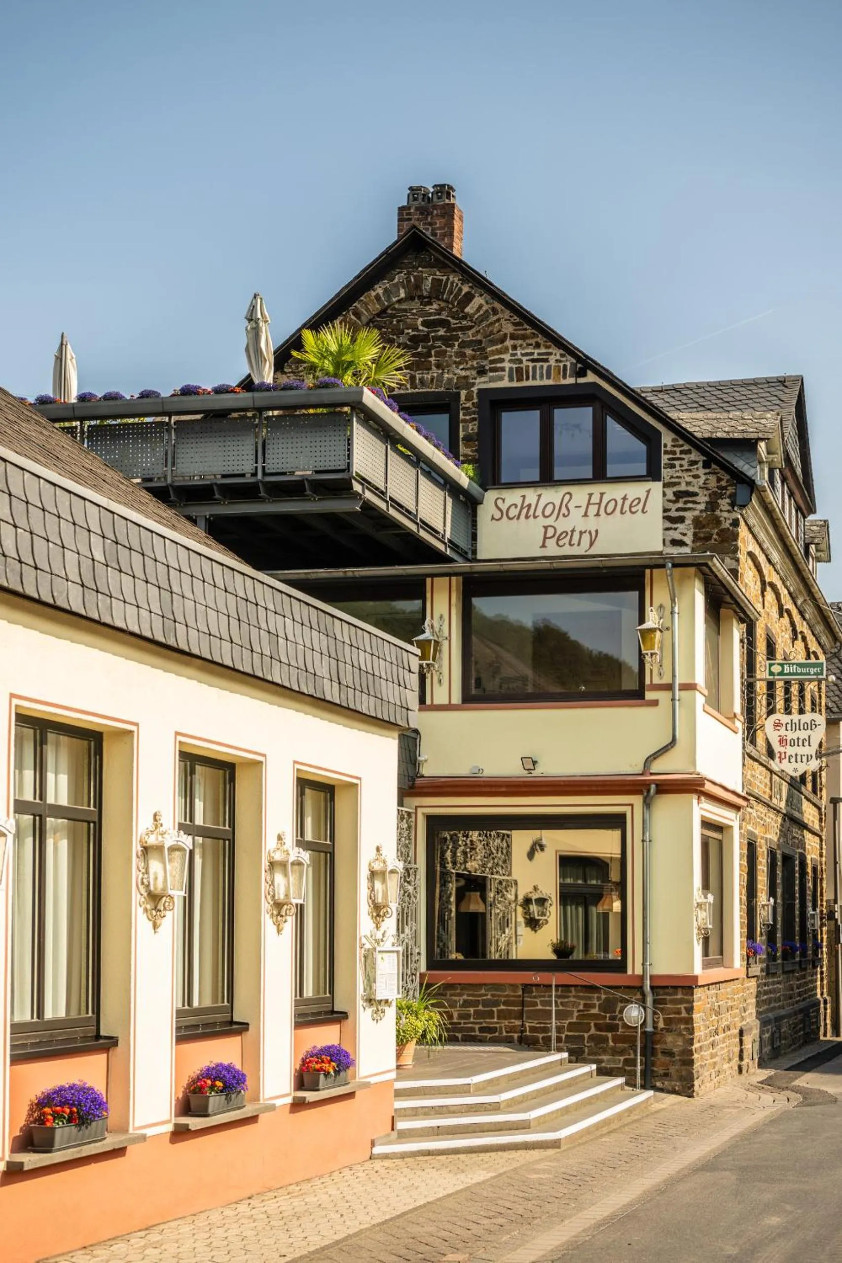 Property building in Schloß-Hotel Petry