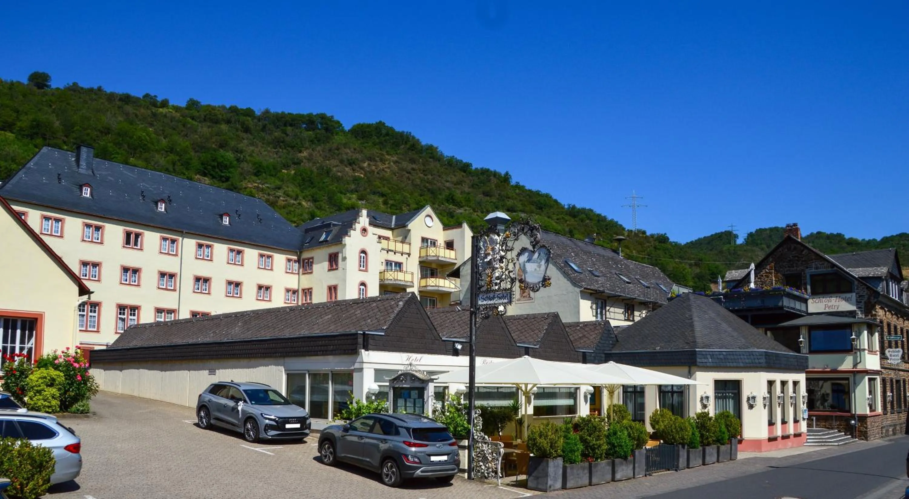 Property building in Schloß-Hotel Petry