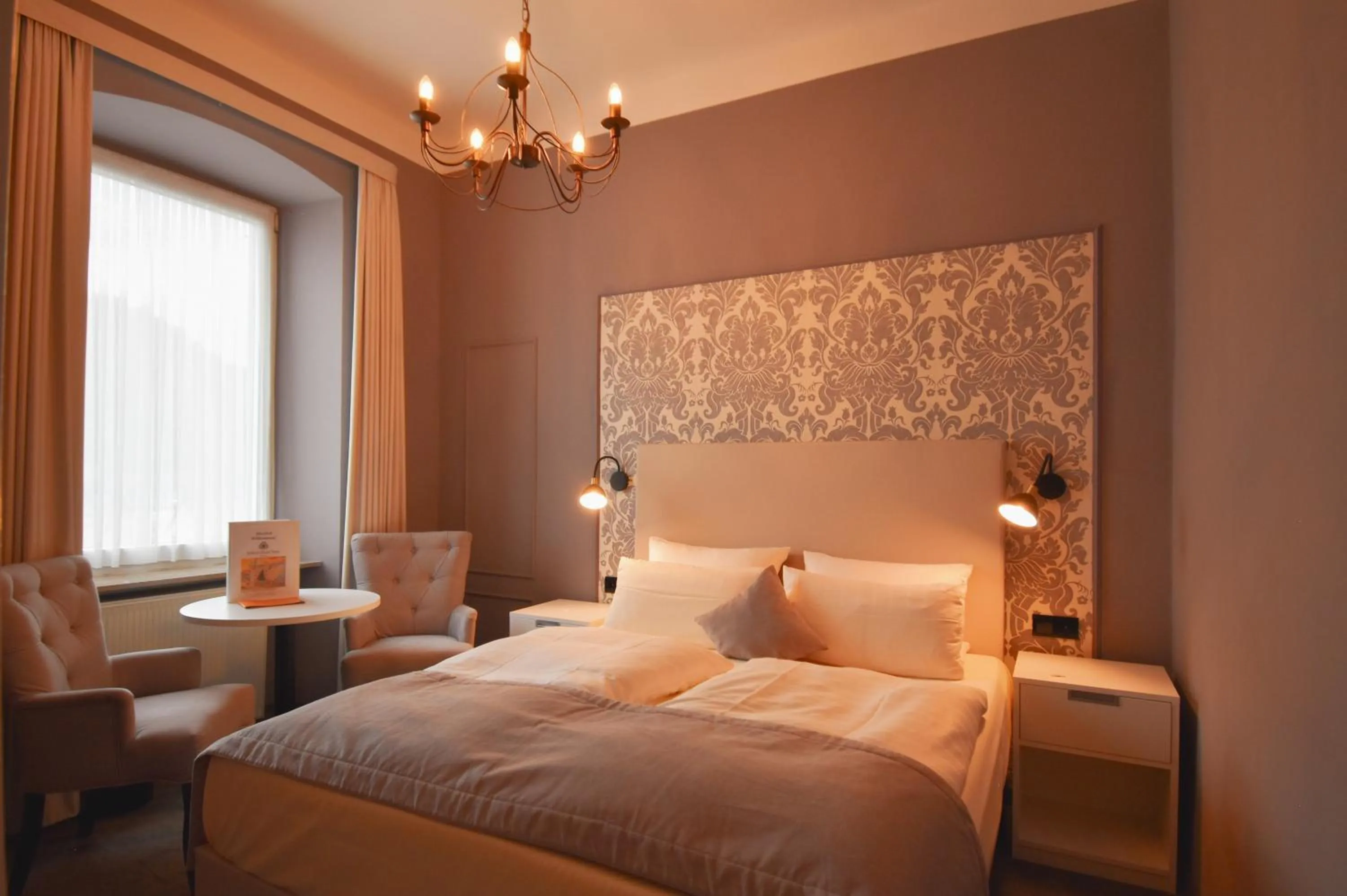 Photo of the whole room, Bed in Schloß-Hotel Petry