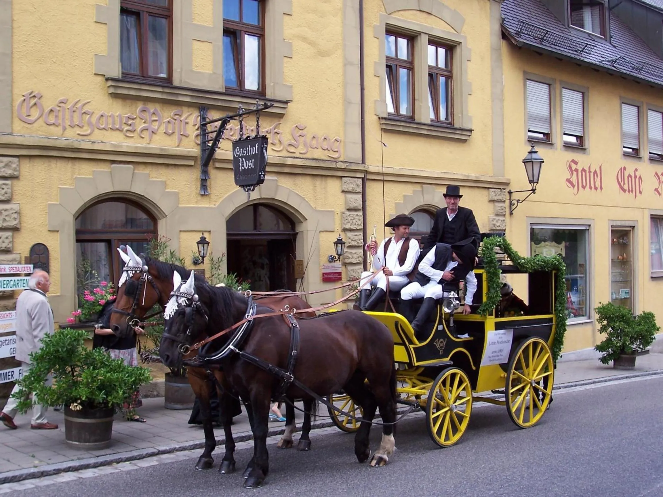 People in Hotel-Gasthof Die Post Brennerei Frankenhöhe