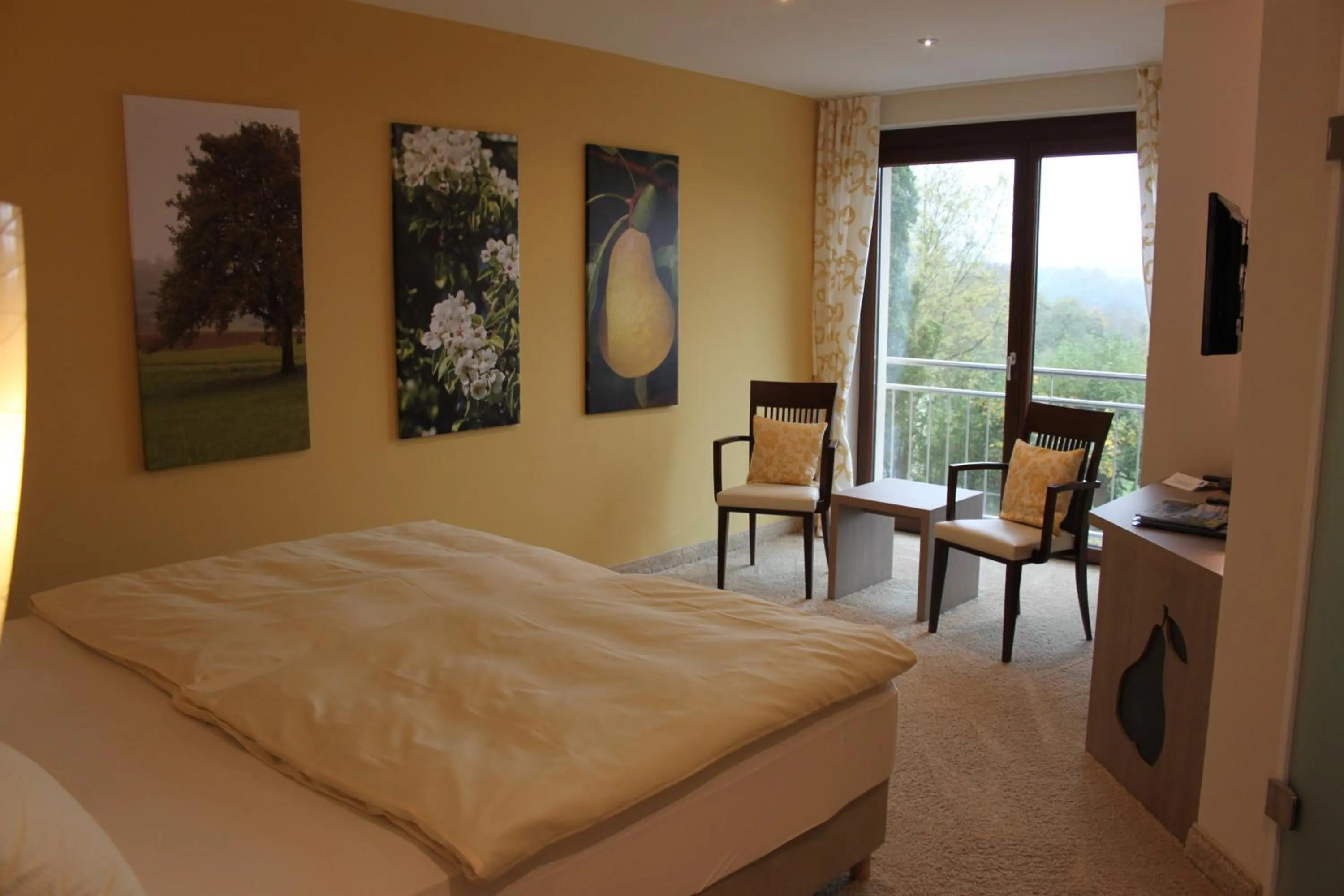 Photo of the whole room, Bed in Hotel-Gasthof Die Post Brennerei Frankenhöhe