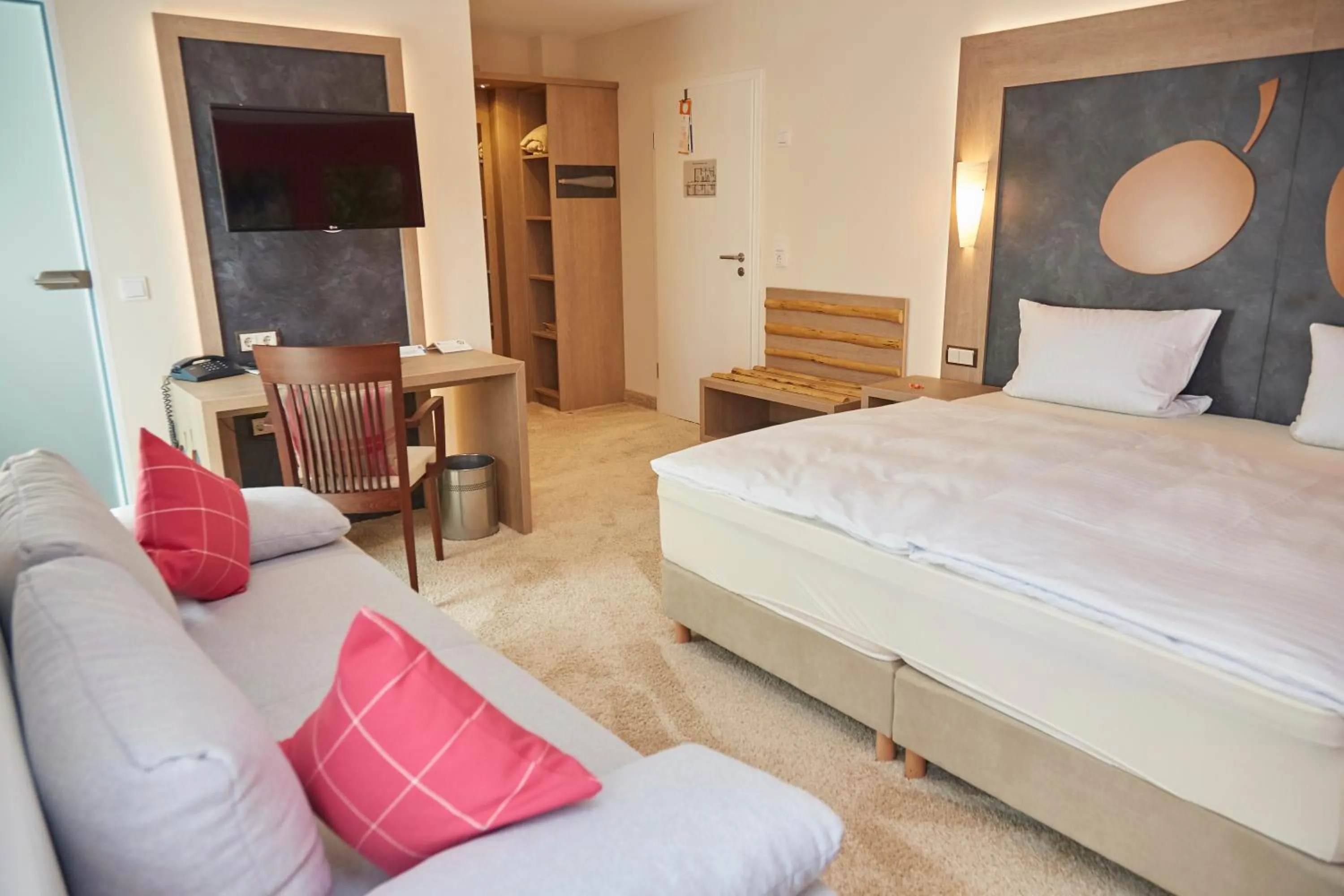 Photo of the whole room, Bed in Hotel-Gasthof Die Post Brennerei Frankenhöhe