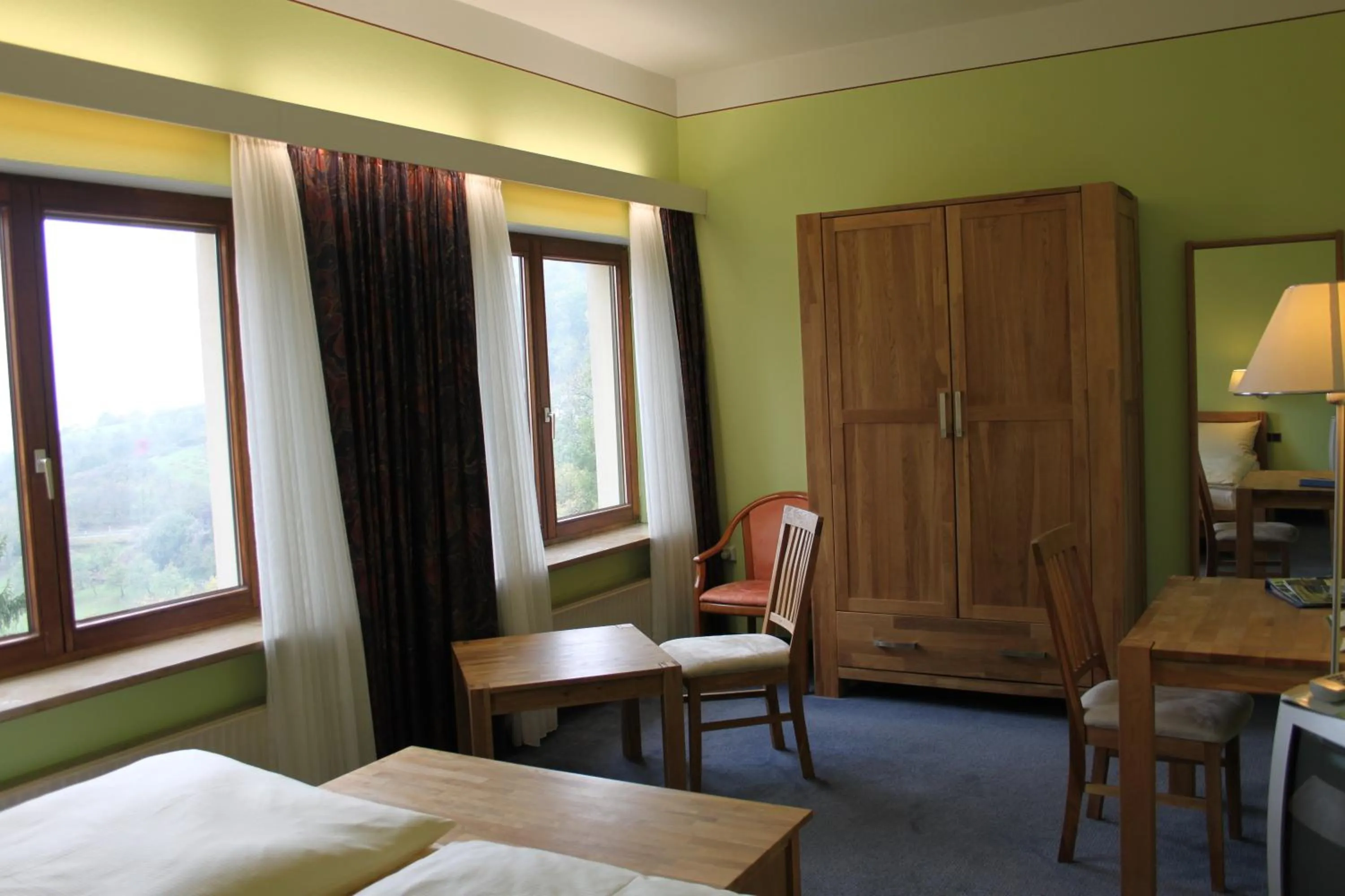 Photo of the whole room, Bed in Hotel-Gasthof Die Post Brennerei Frankenhöhe