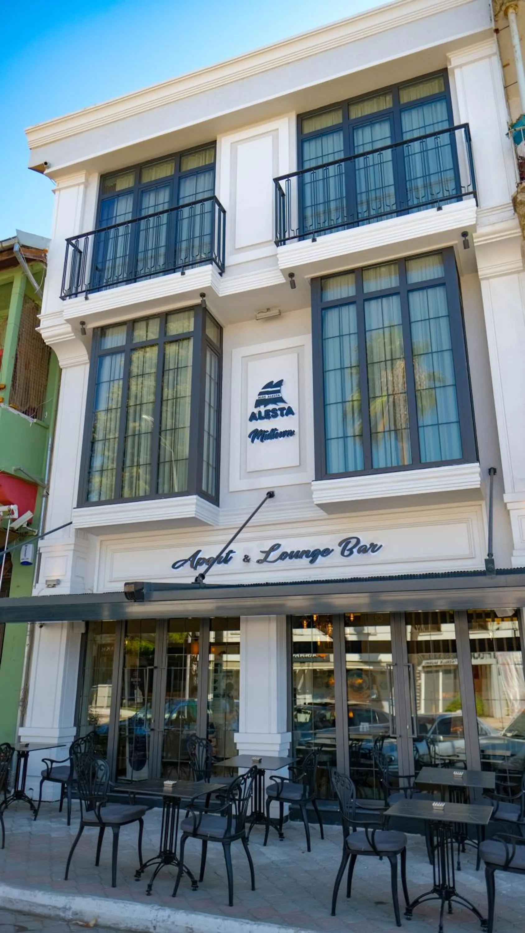 Facade/entrance in Alesta Midtown