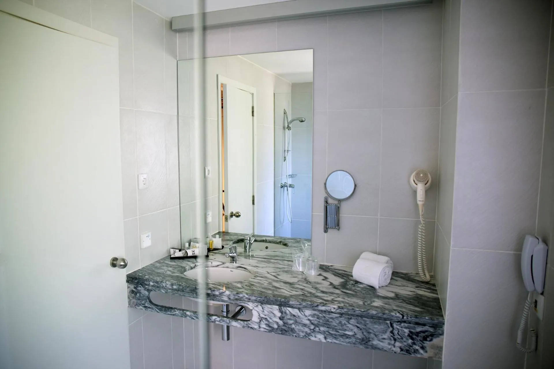 Shower in Hotel São Bento da Porta Aberta & Spa