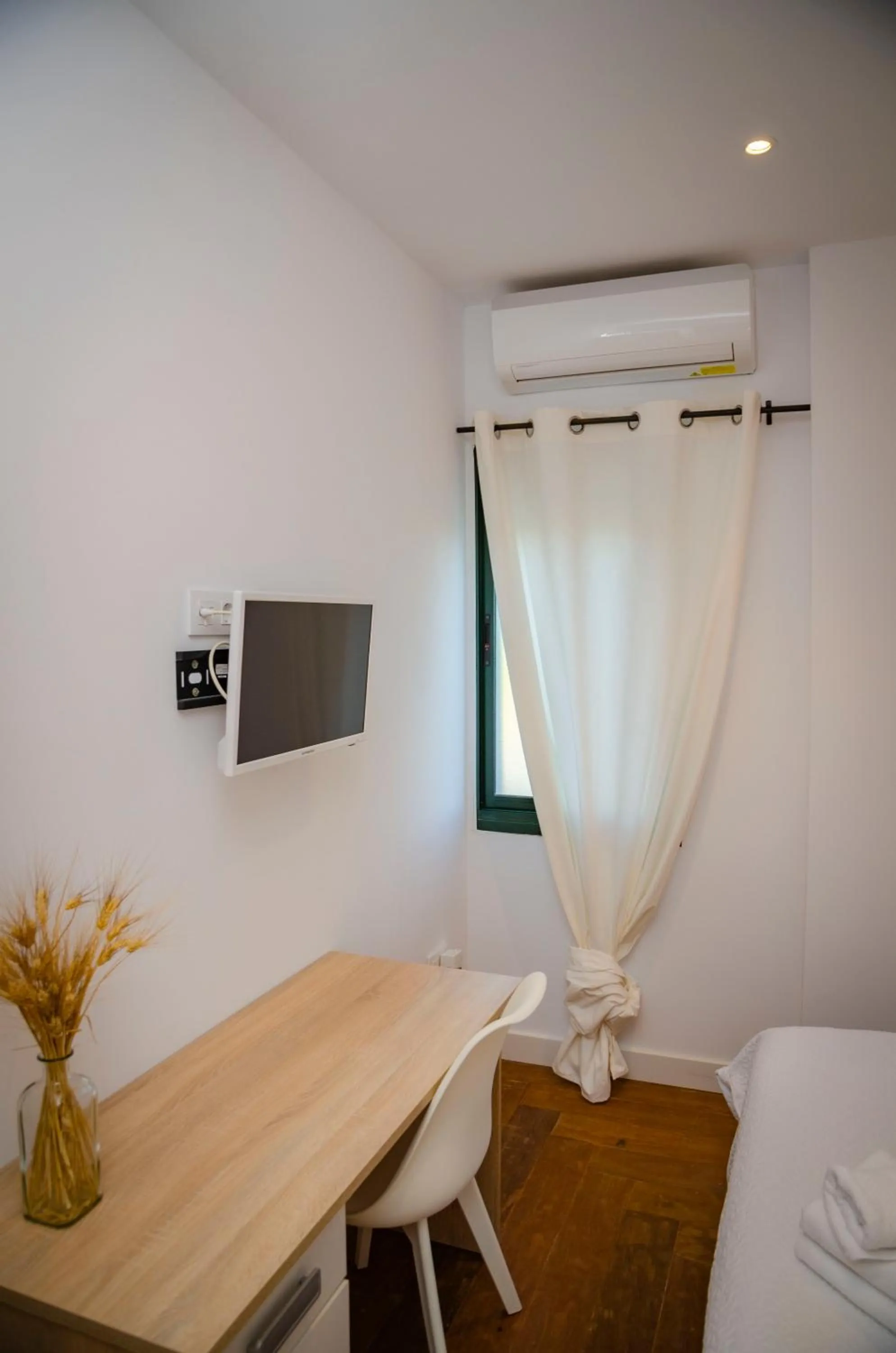 TV and multimedia, Bed in Hostal Restaurante Benalup Golf