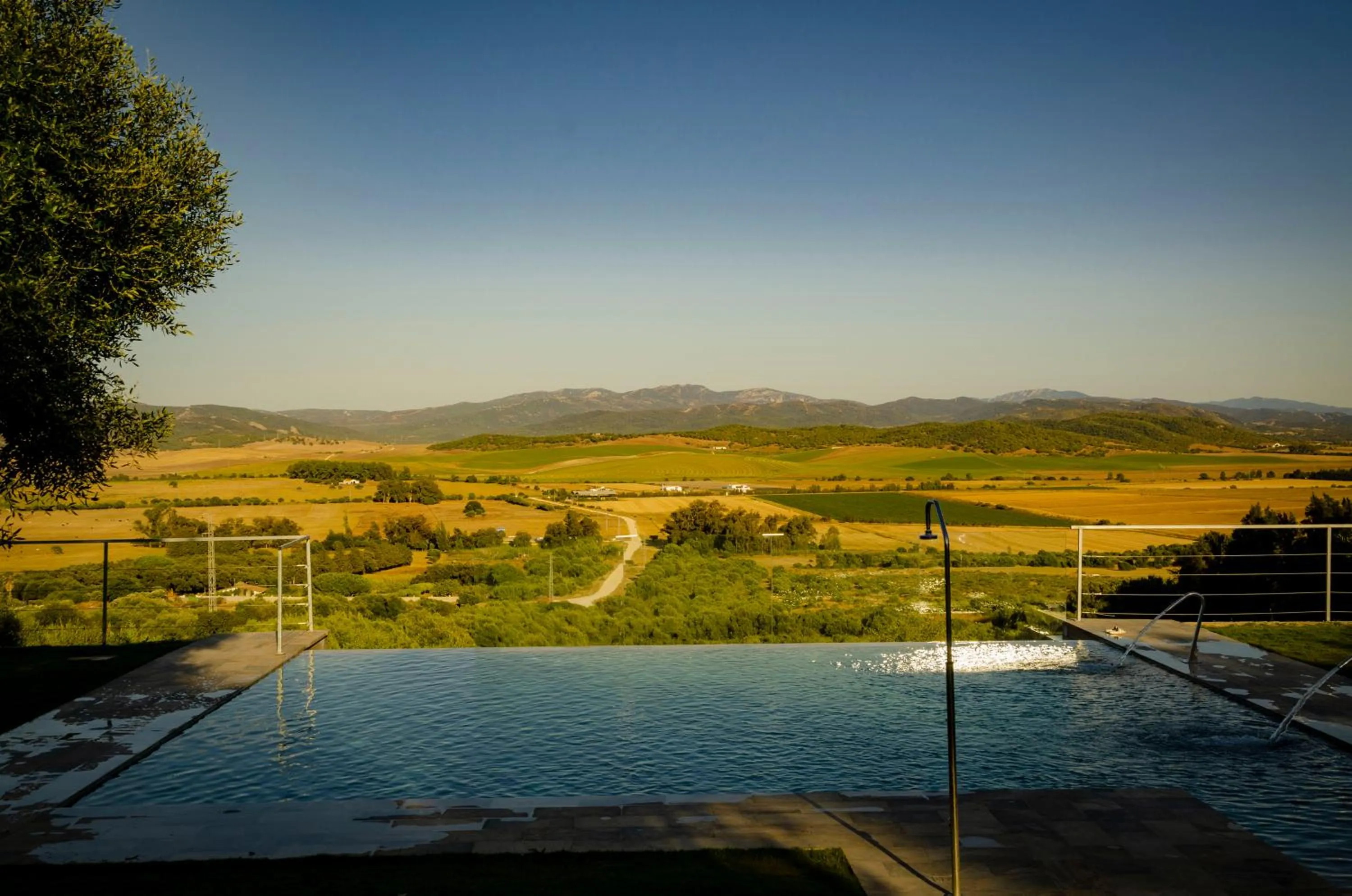 Garden in Hostal Restaurante Benalup Golf