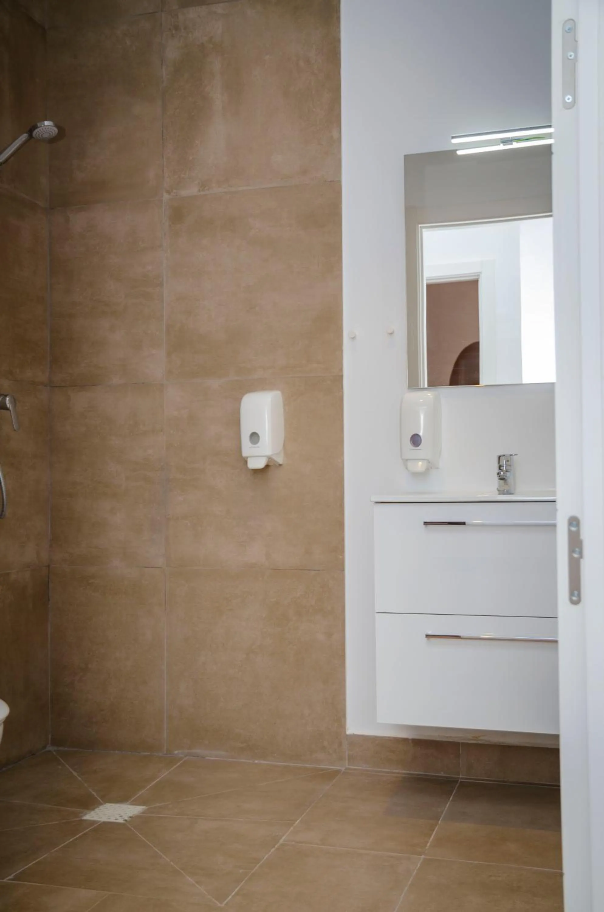 Bathroom in Hostal Restaurante Benalup Golf