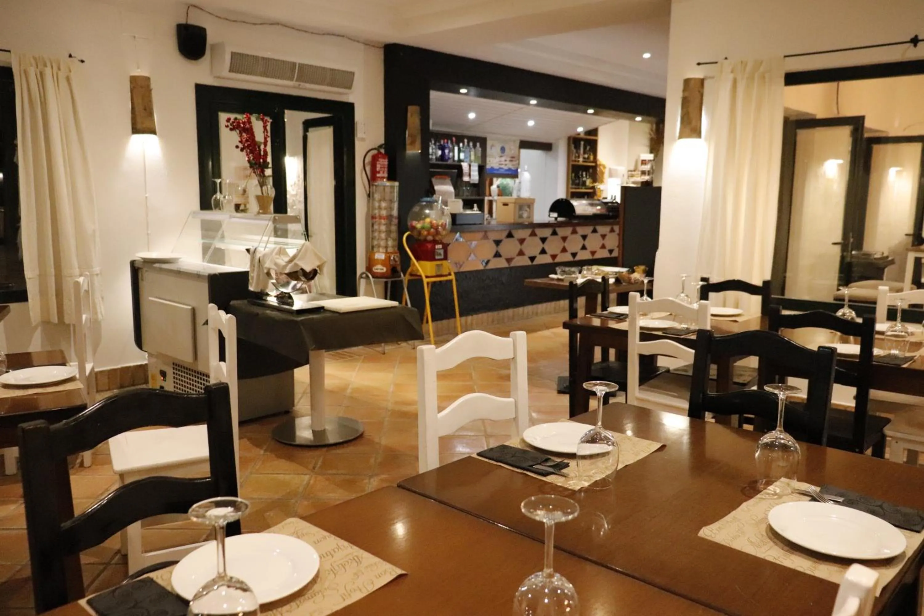 Restaurant/places to eat in Hostal Restaurante Benalup Golf