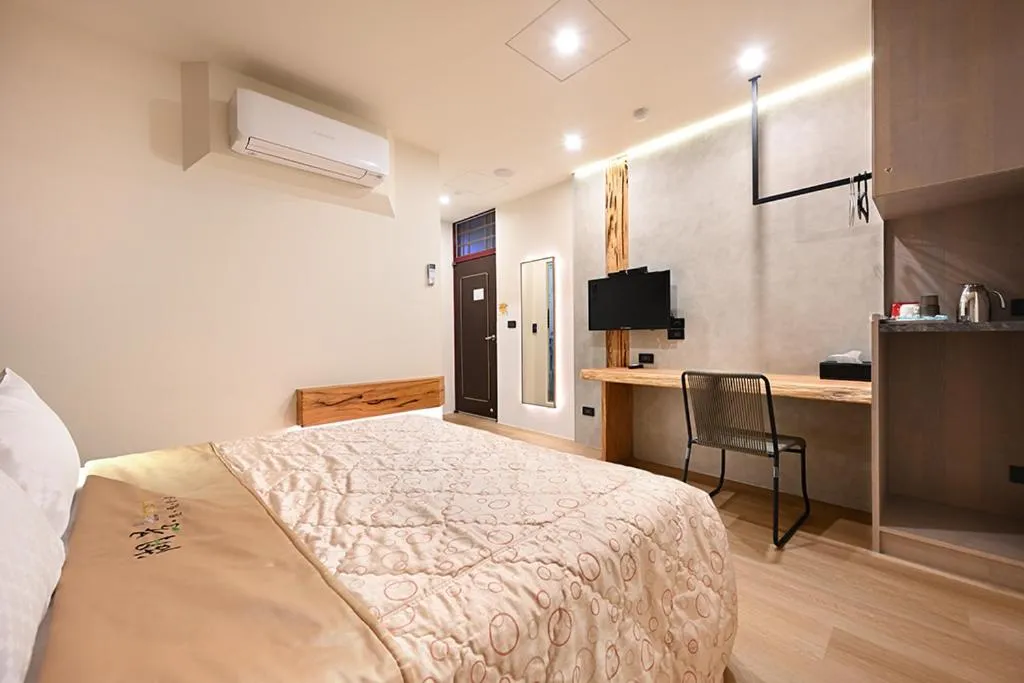 Bathroom, Bed in Lakeview Homestay