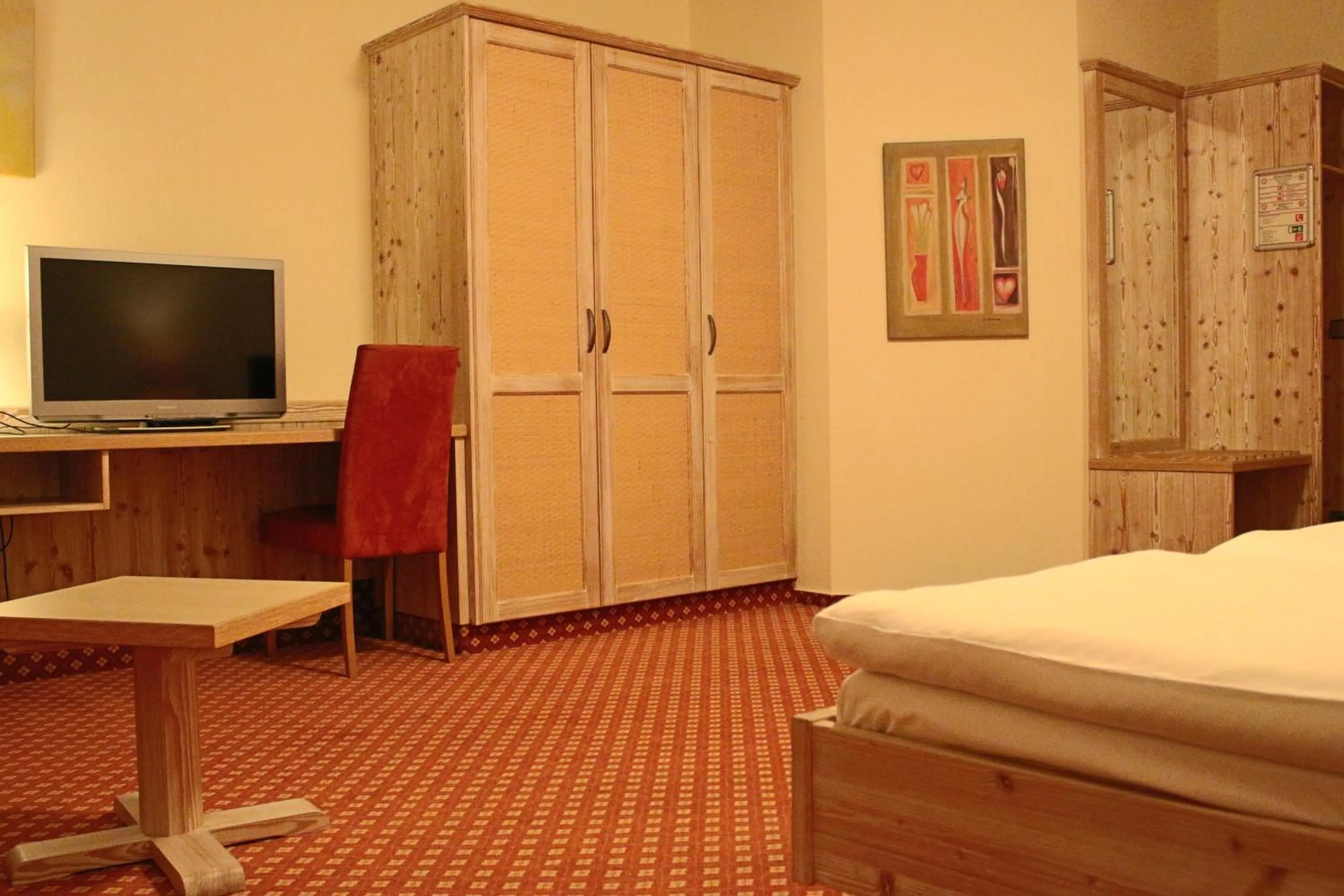 TV and multimedia, Bed in Central-Hotel