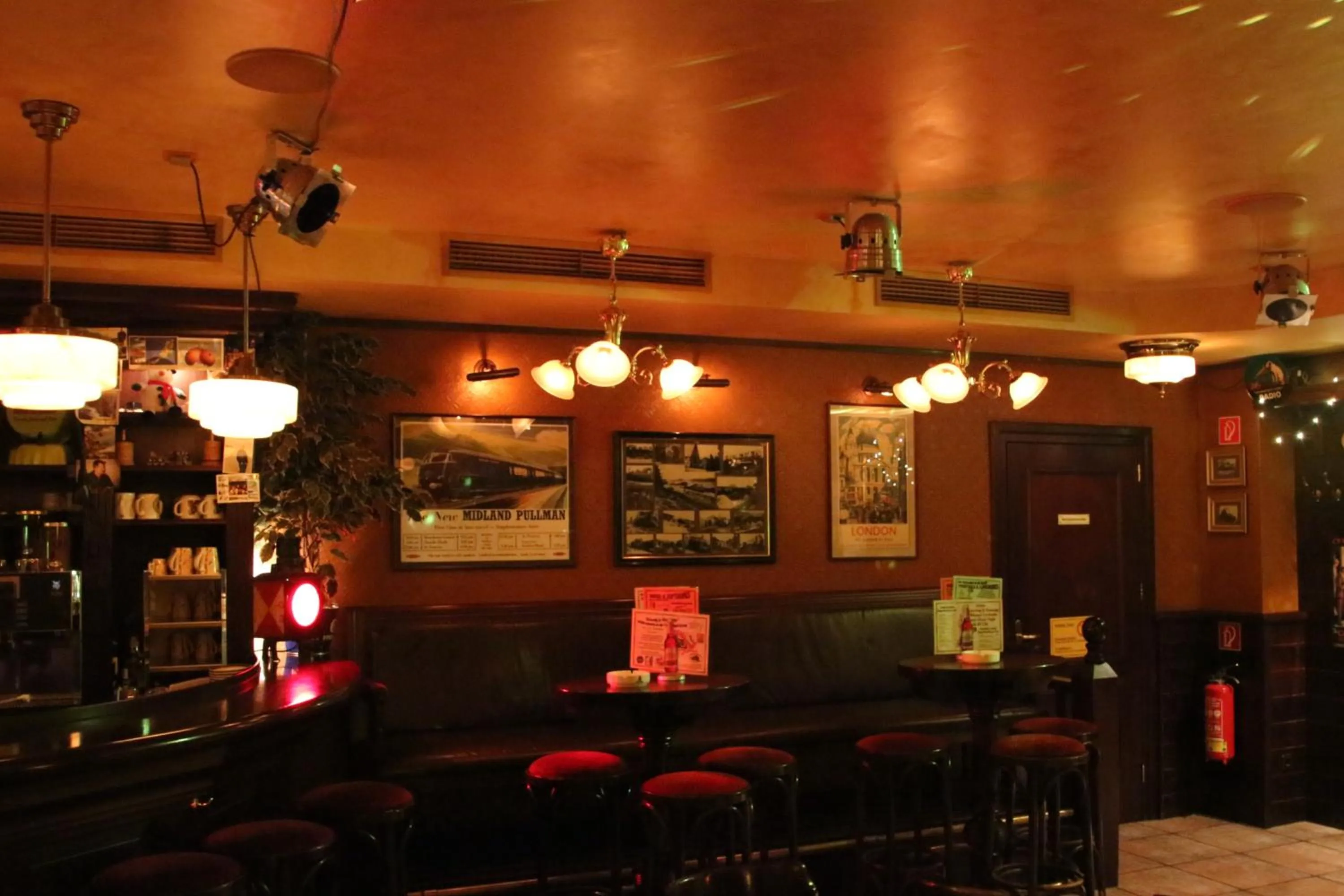 Restaurant/places to eat in Central-Hotel