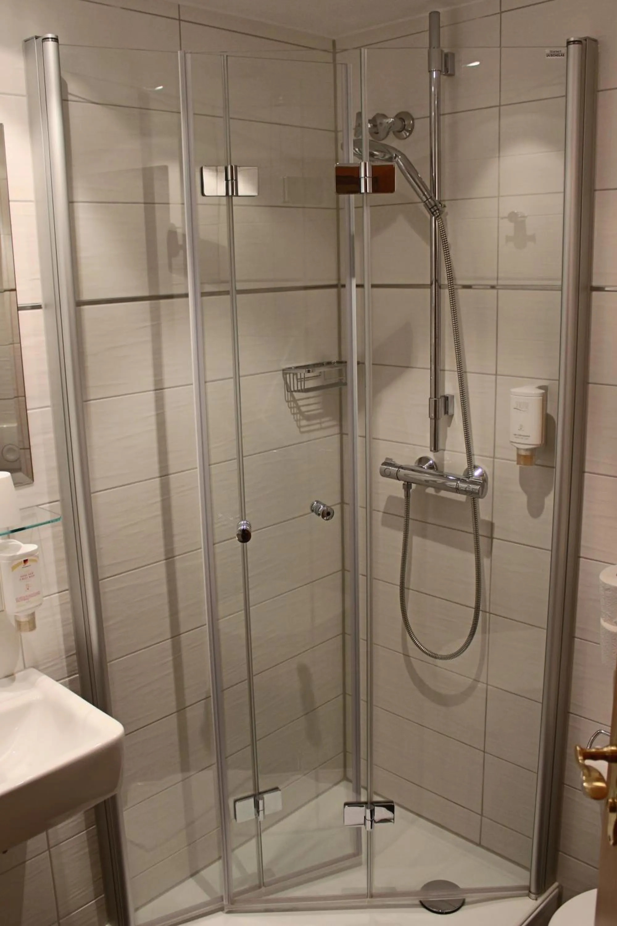 Shower in Central-Hotel