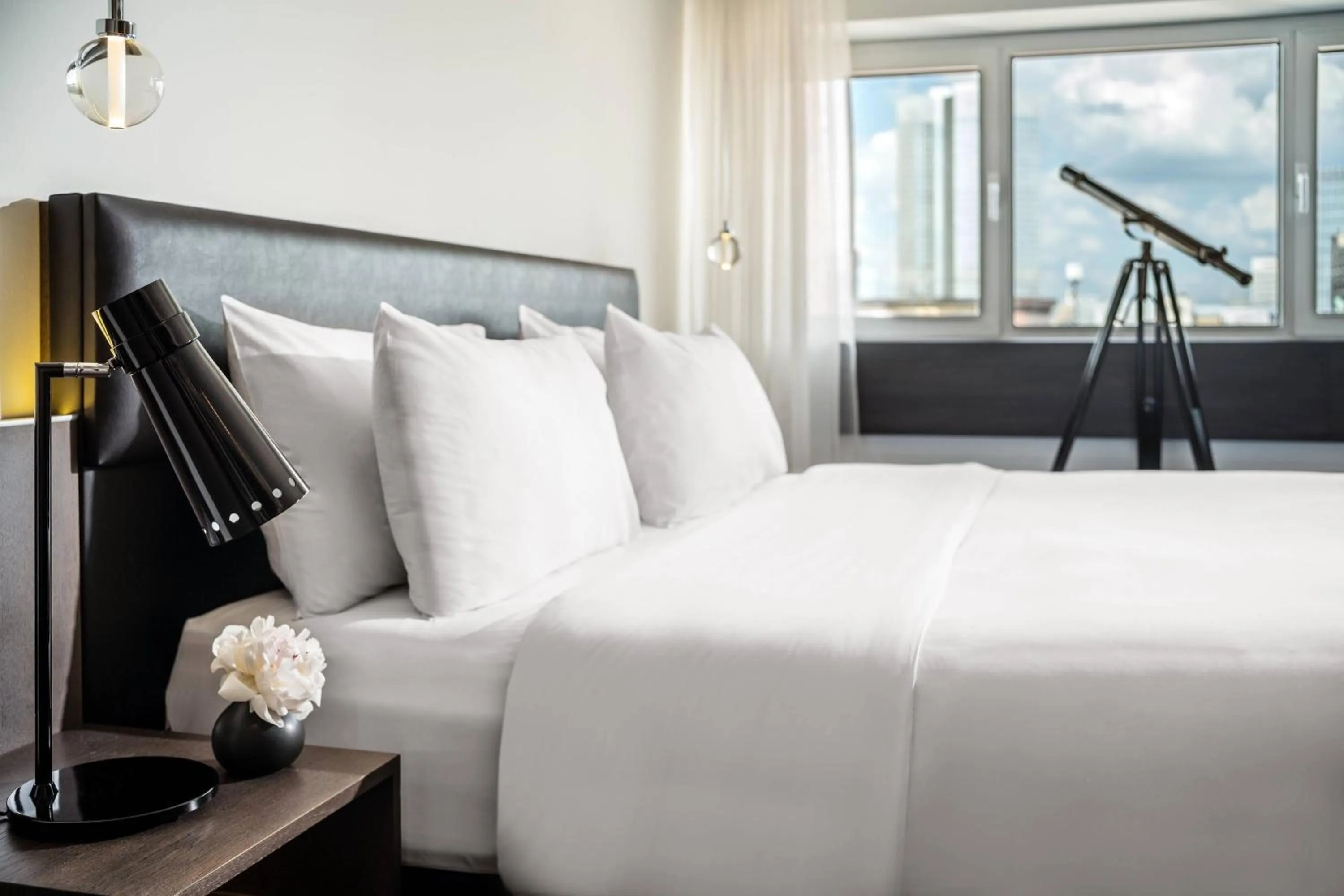 Bedroom, Bed in Le Méridien Frankfurt