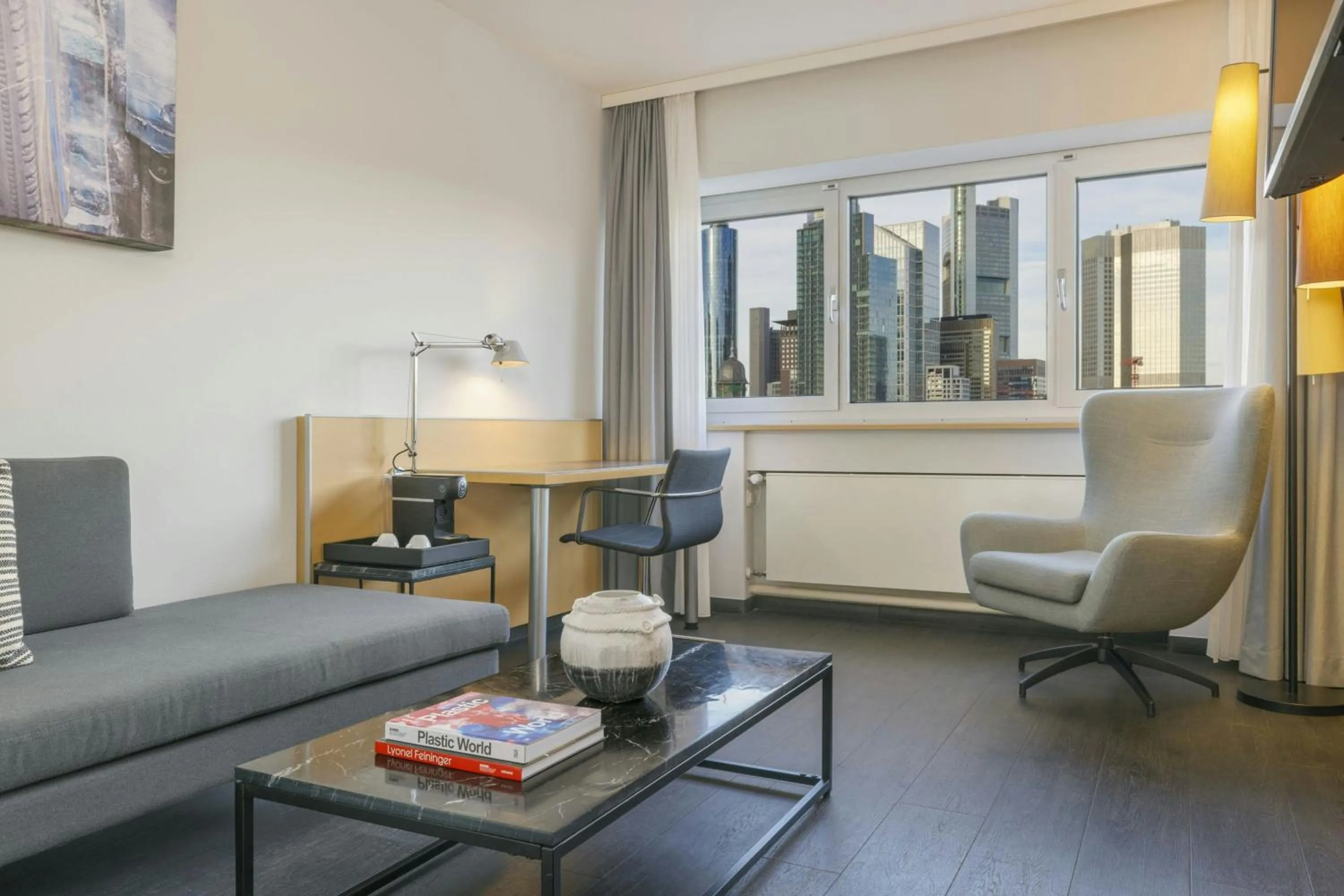 Bedroom in Le Méridien Frankfurt