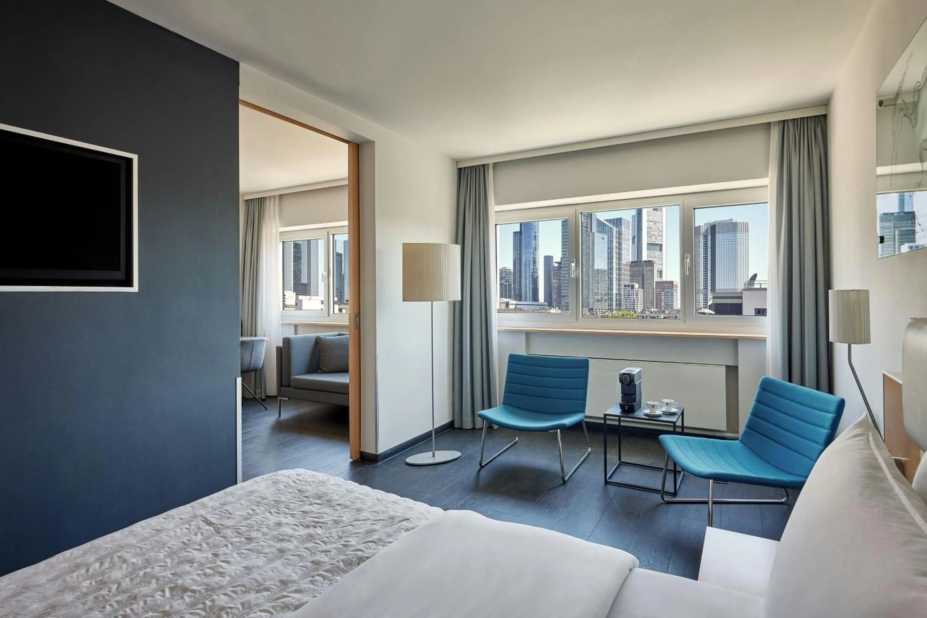 Bedroom, Bed in Le Méridien Frankfurt