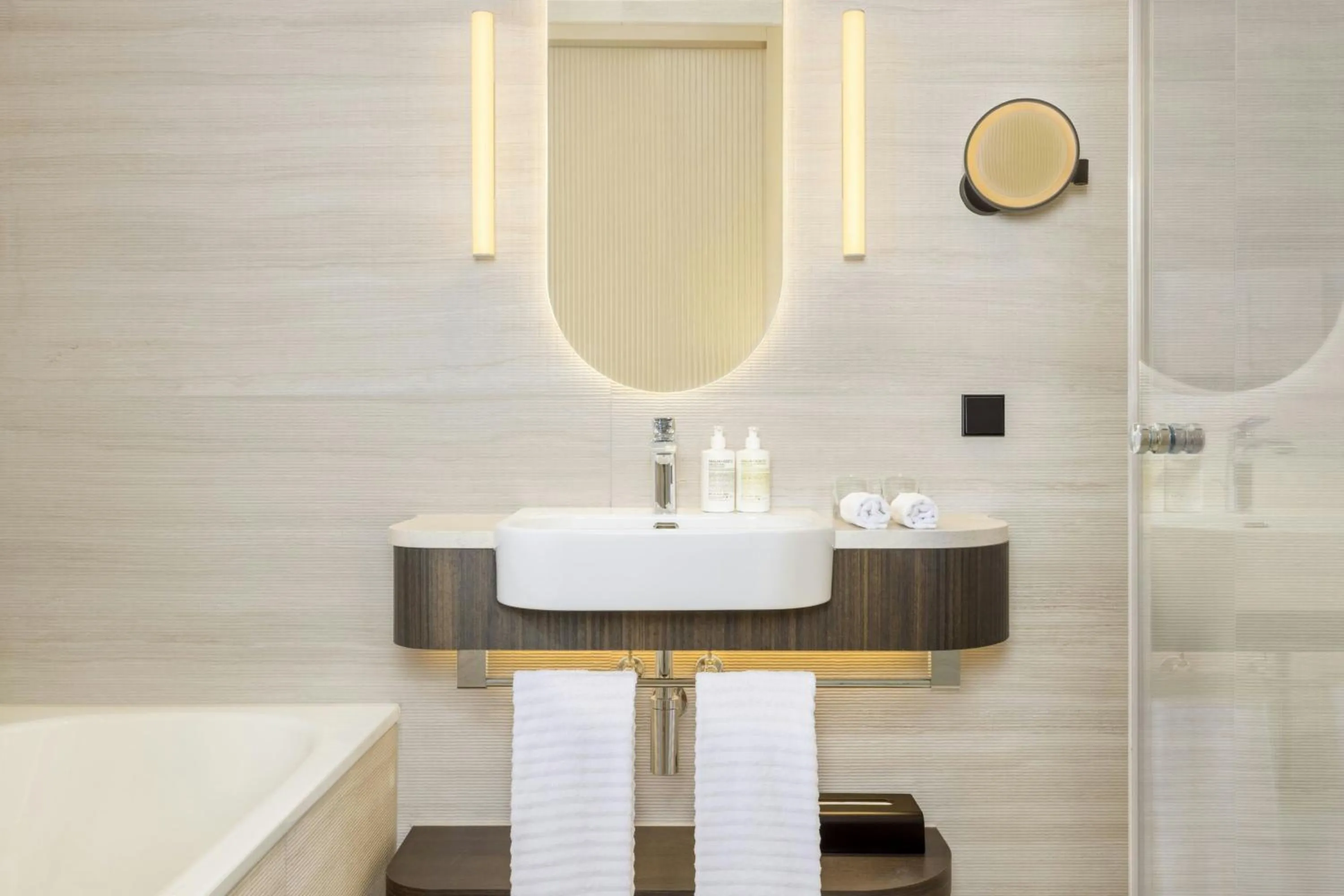 Bathroom in Le Méridien Frankfurt