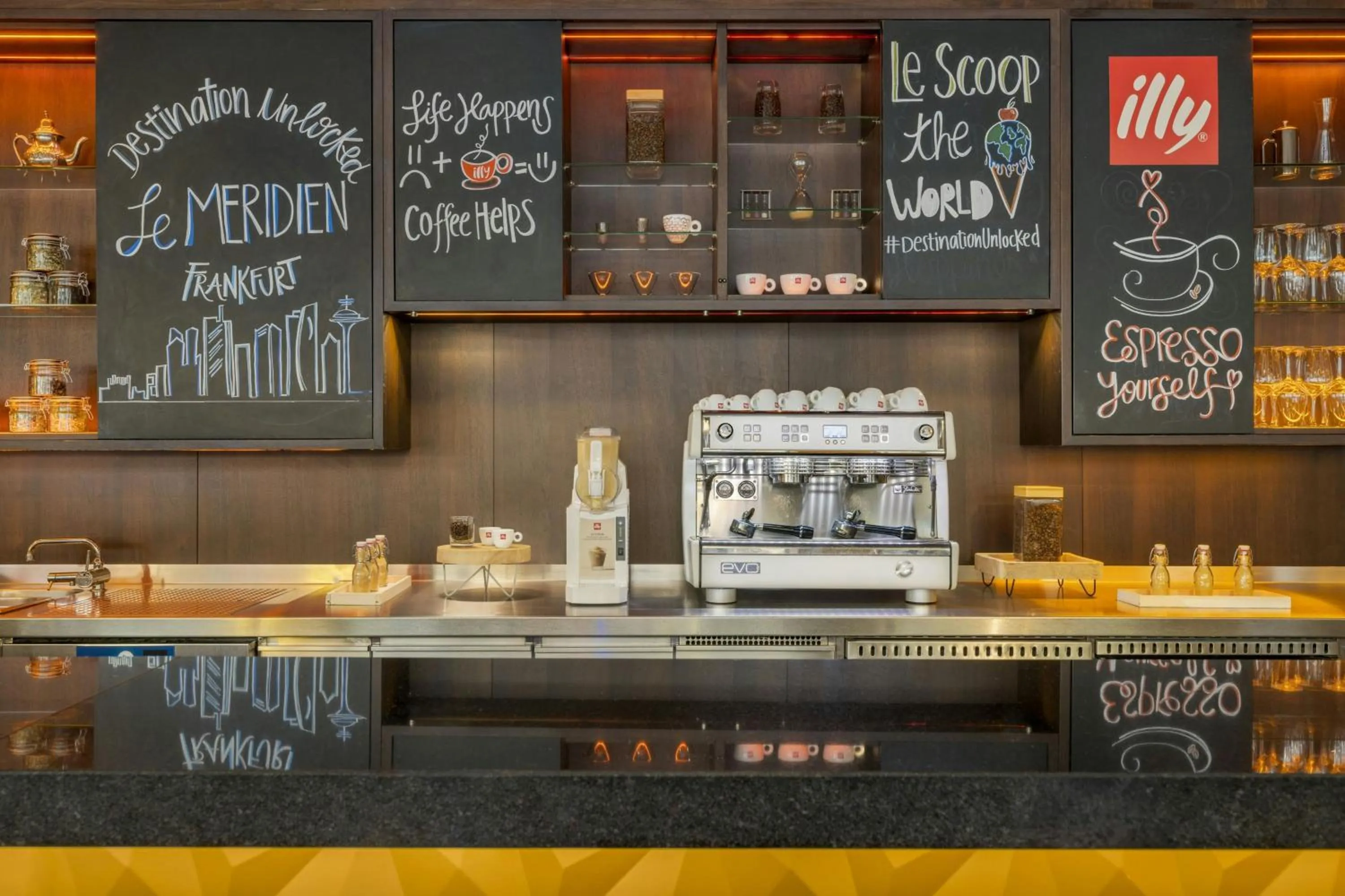 Lounge or bar in Le Méridien Frankfurt