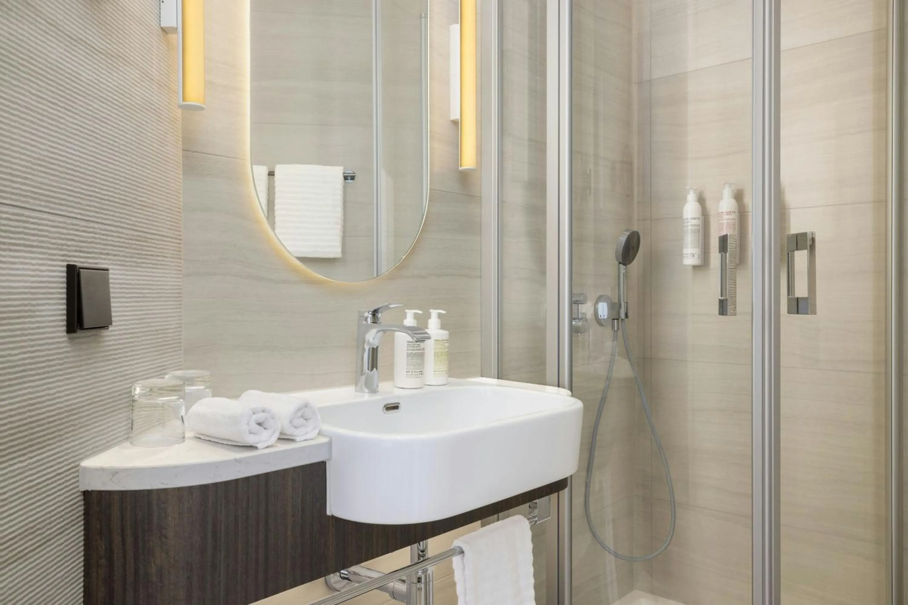 Bathroom in Le Méridien Frankfurt