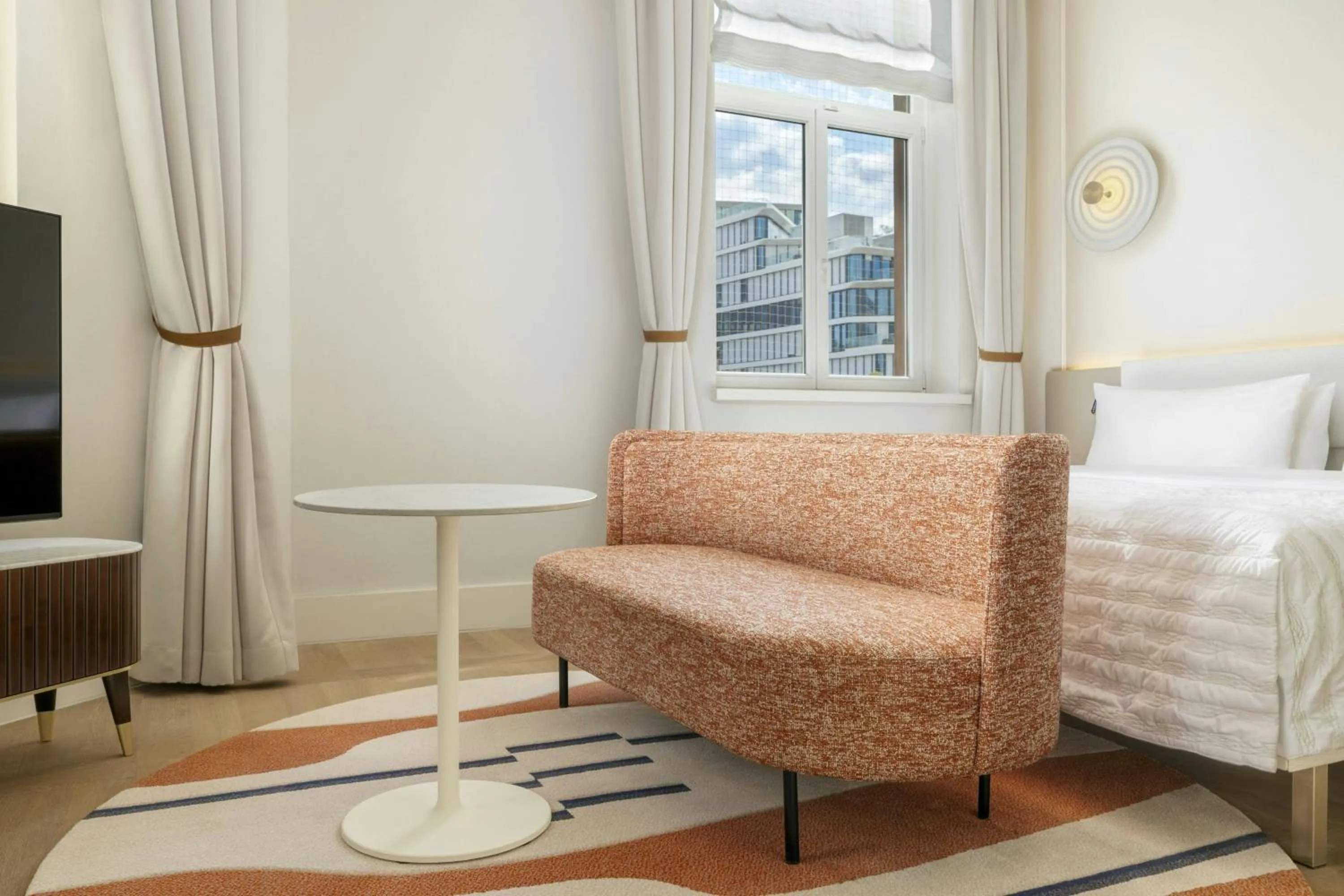 Bedroom, Bed in Le Méridien Frankfurt