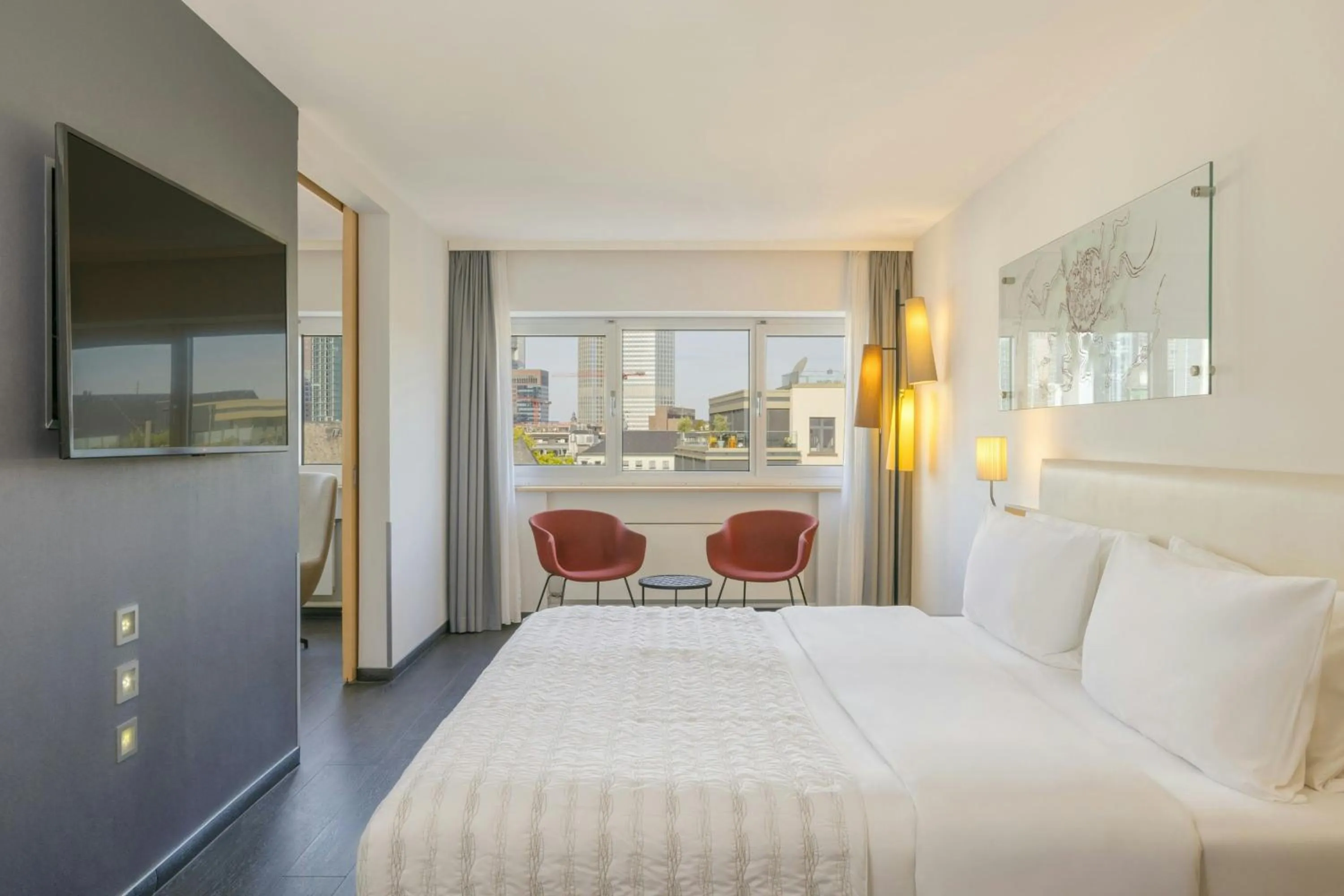 Bedroom, Bed in Le Méridien Frankfurt