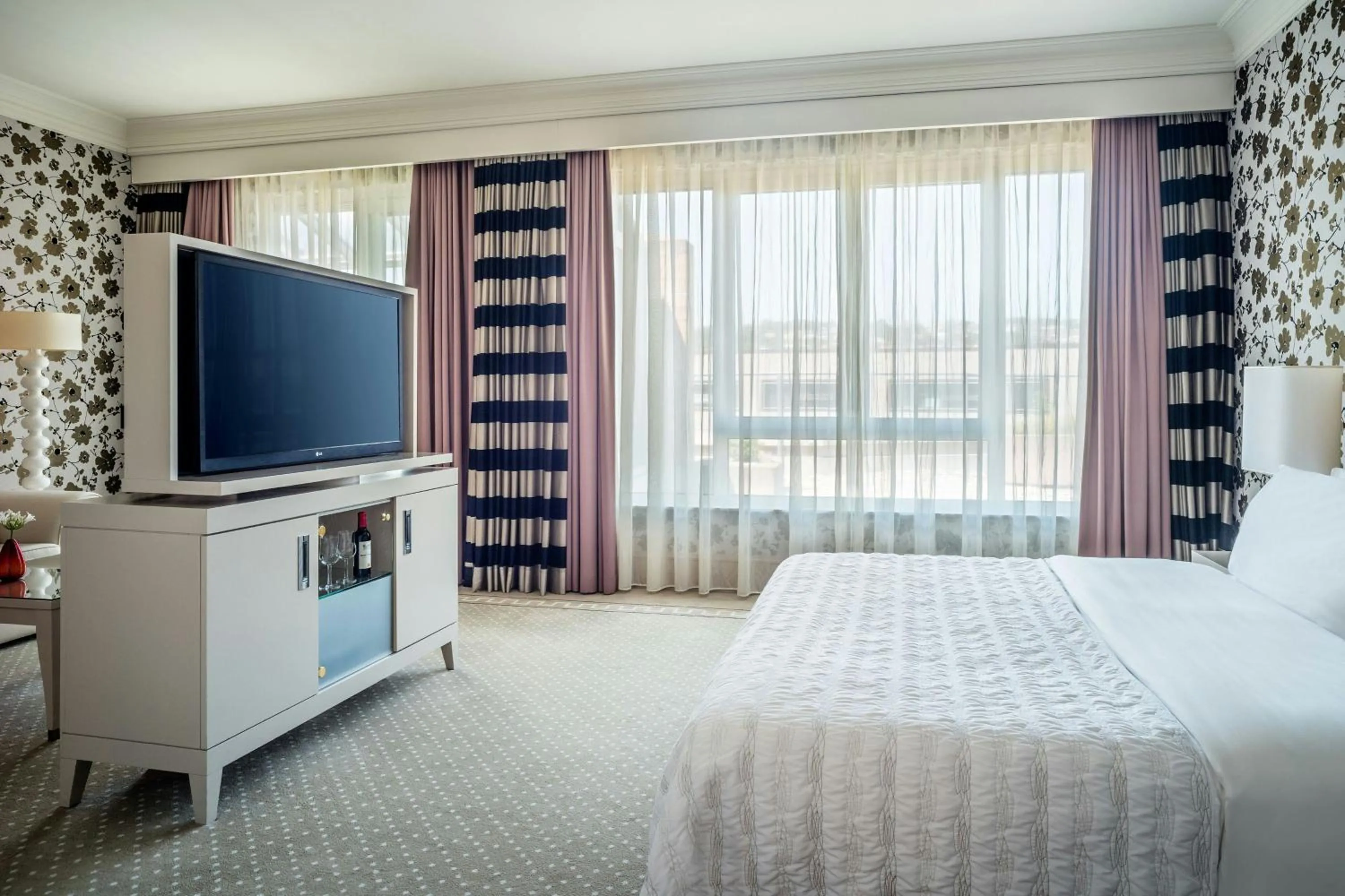 Bedroom, Bed in Le Méridien Stuttgart