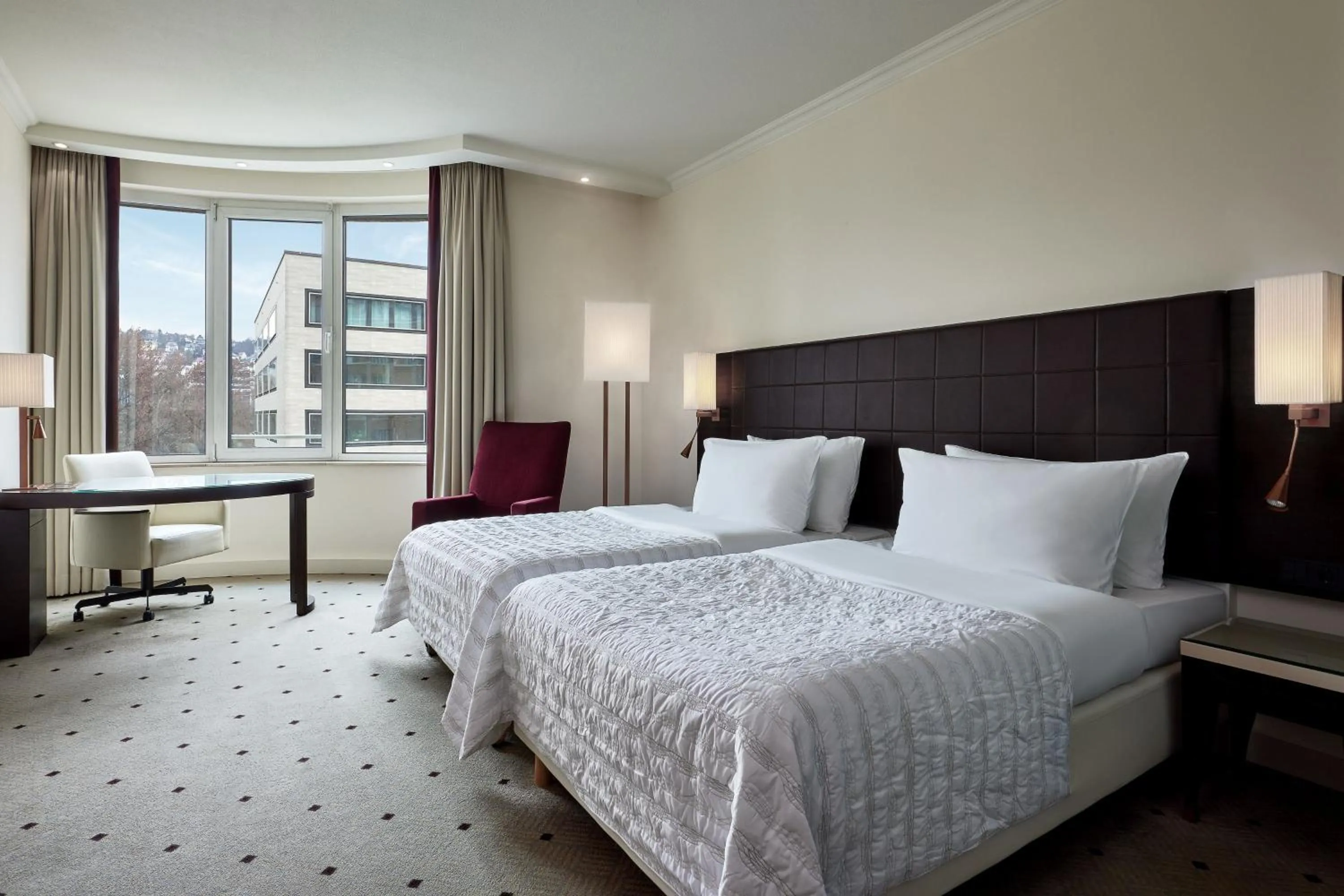 Photo of the whole room, Bed in Le Méridien Stuttgart