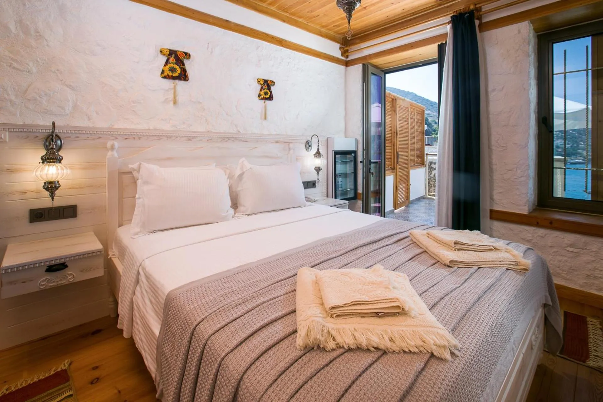 Bed in Pier House Hotel