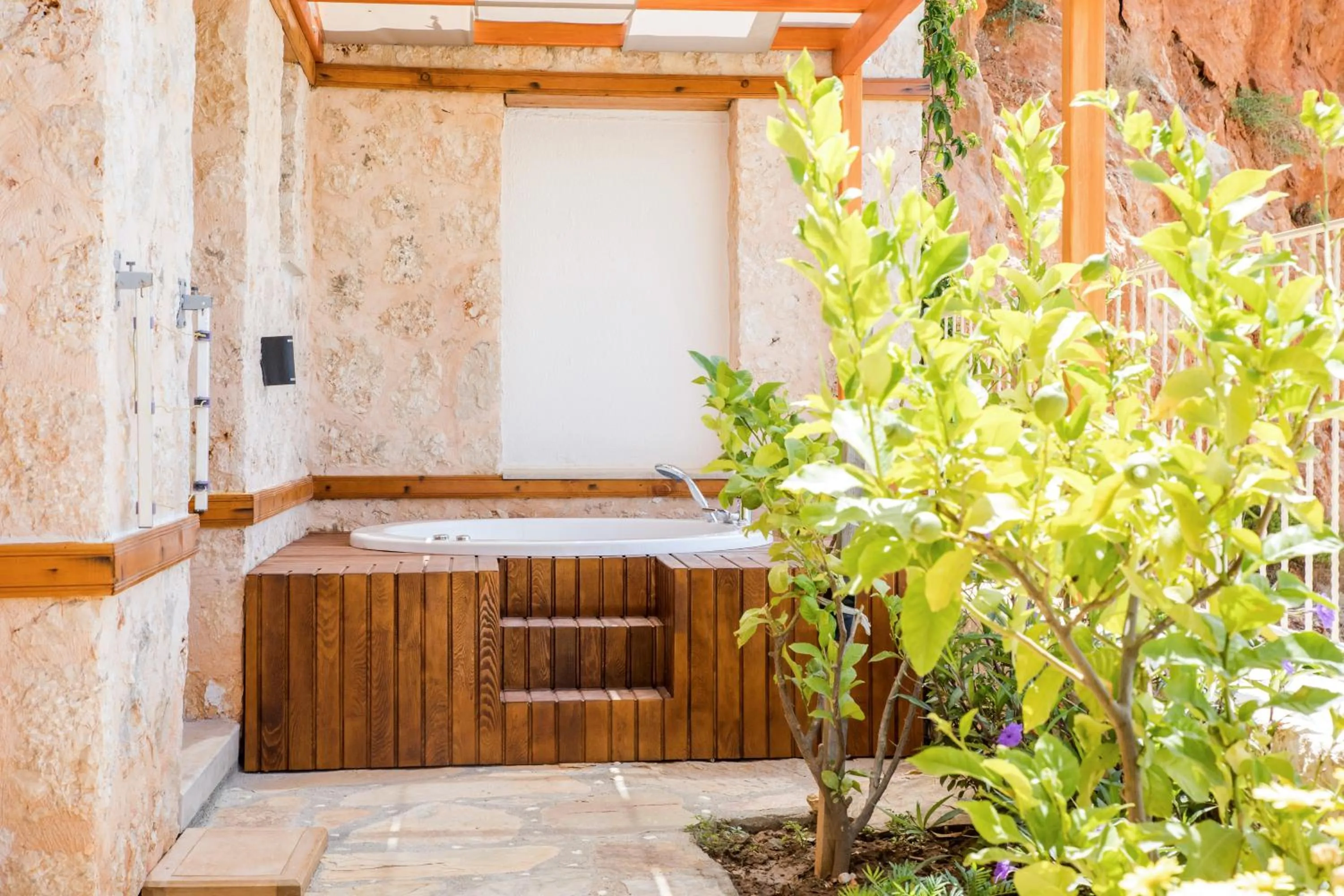 Hot Tub, Property Building in Pier House Hotel