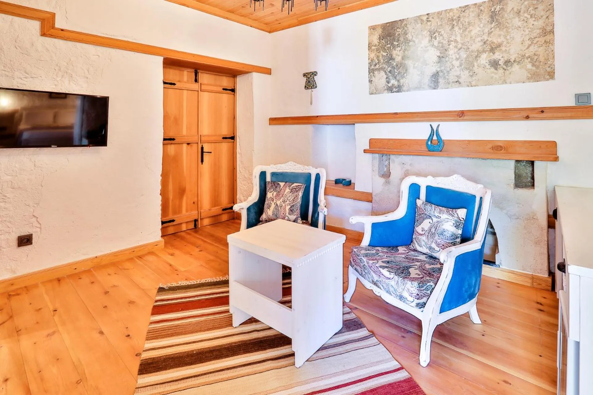 Seating Area in Pier House Hotel