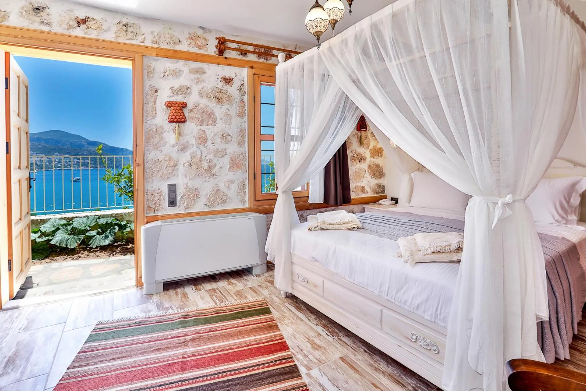 Bedroom in Pier House Hotel