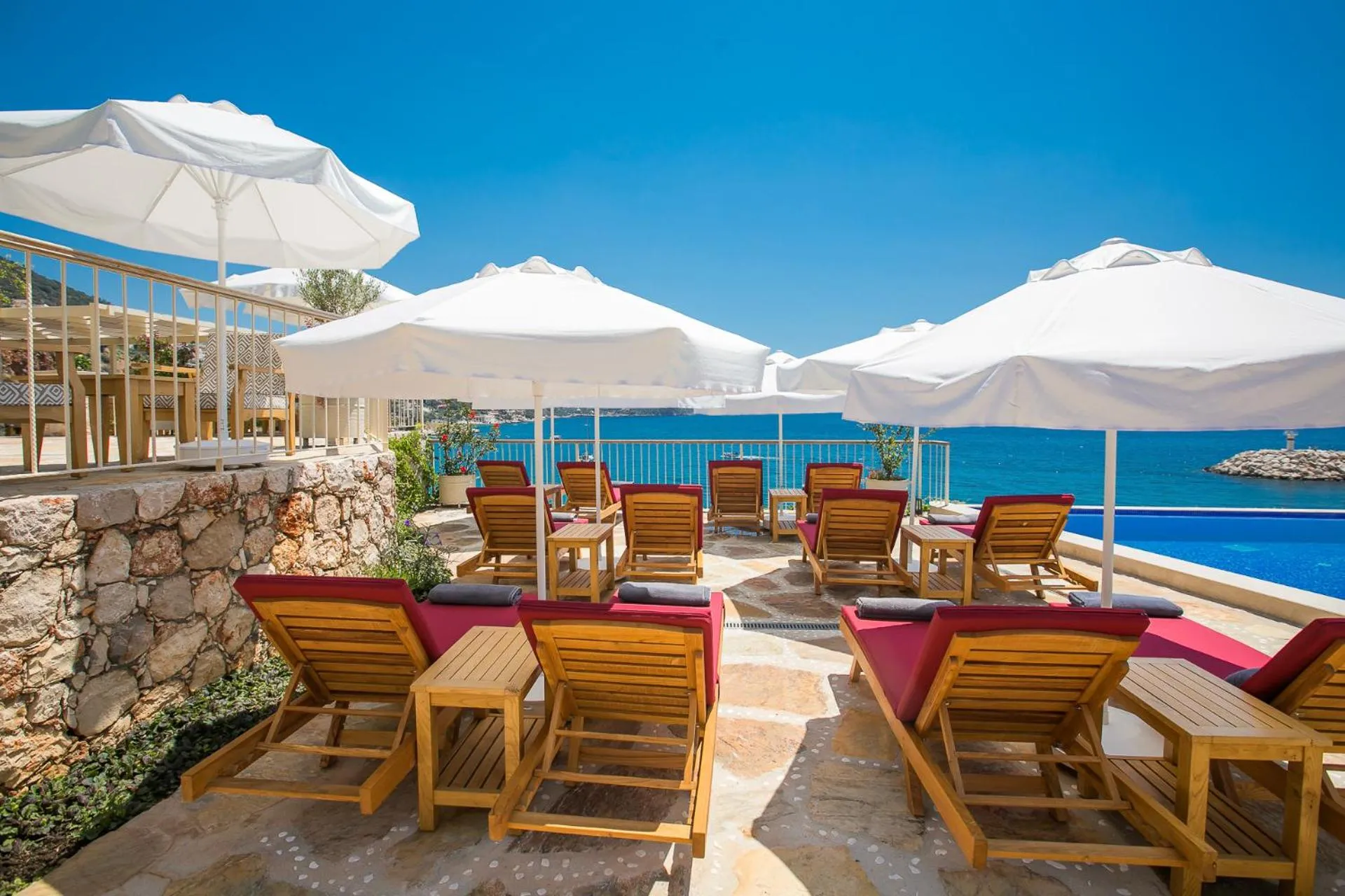 Lounge or bar, Swimming Pool in Pier House Hotel