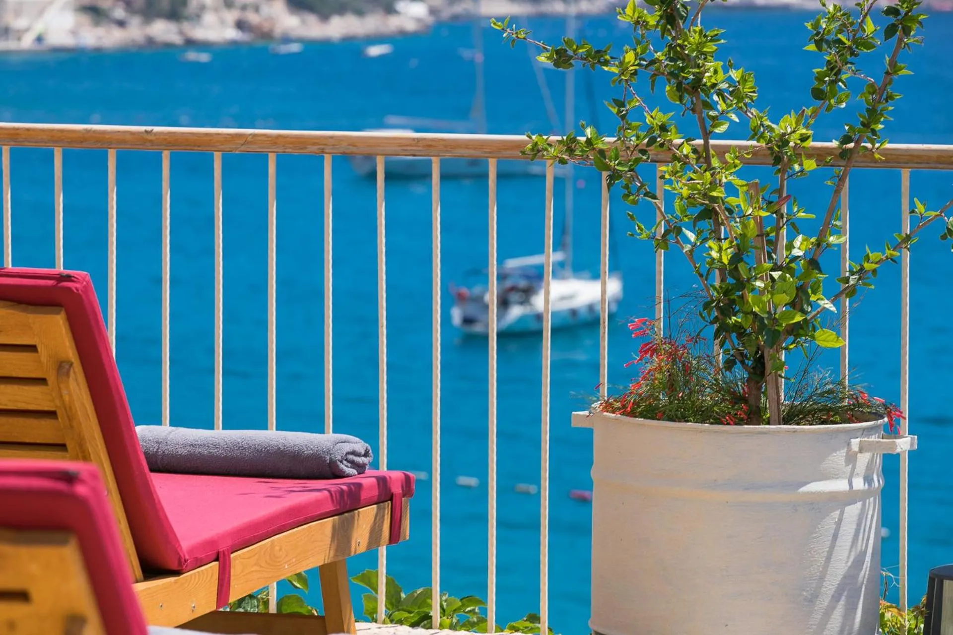 Sea view, Balcony/Terrace in Pier House Hotel