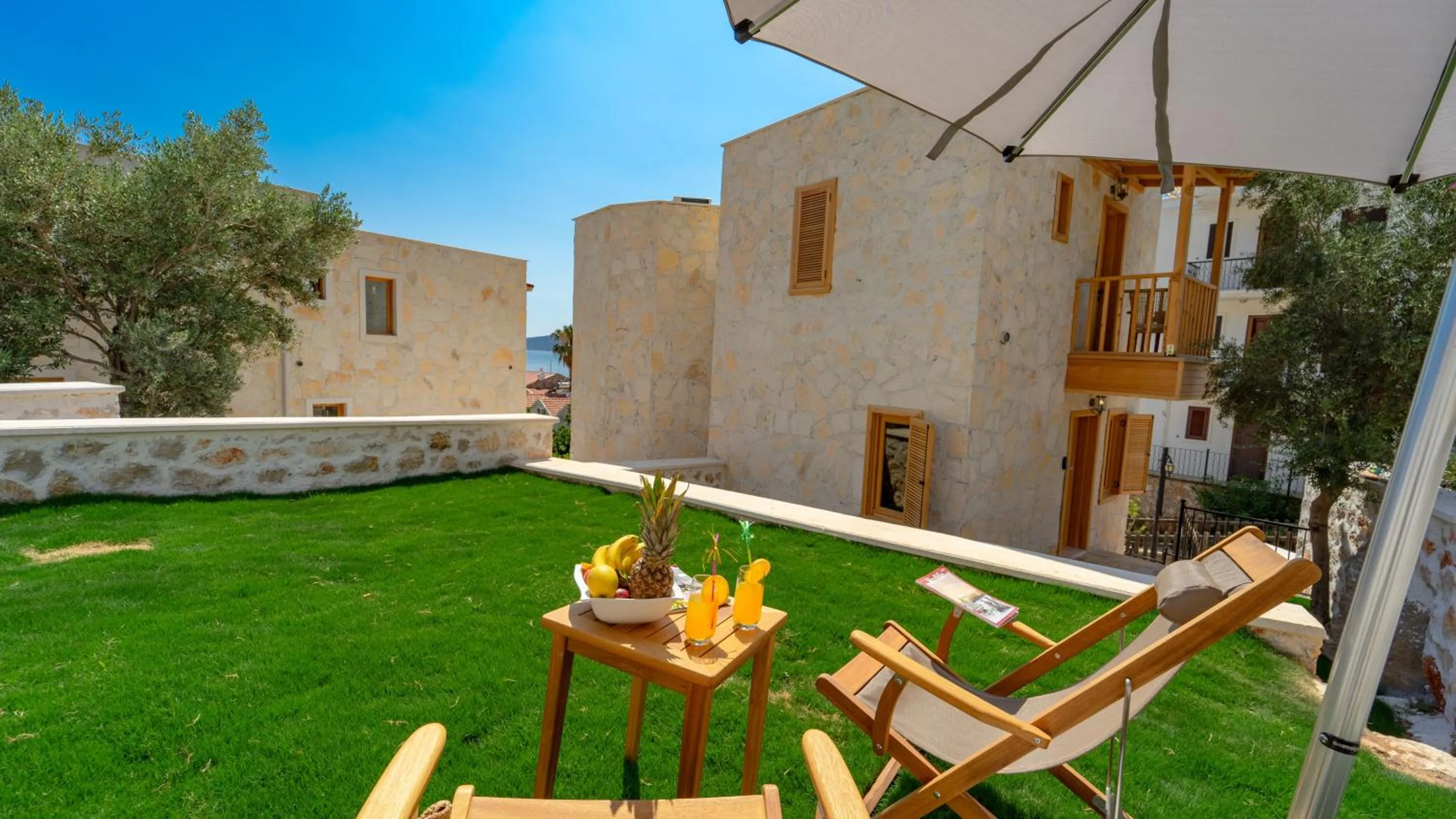 Garden, Swimming Pool in Pier House Hotel