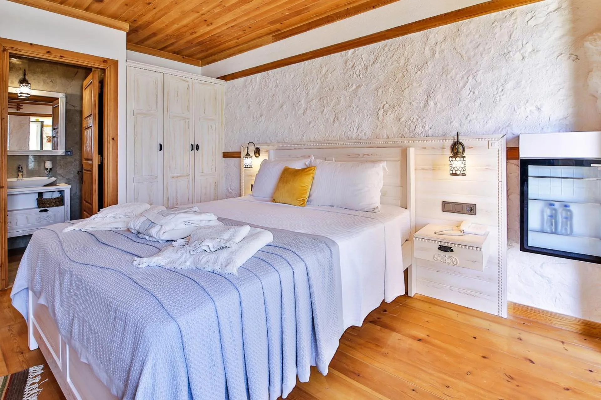 Bedroom in Pier House Hotel