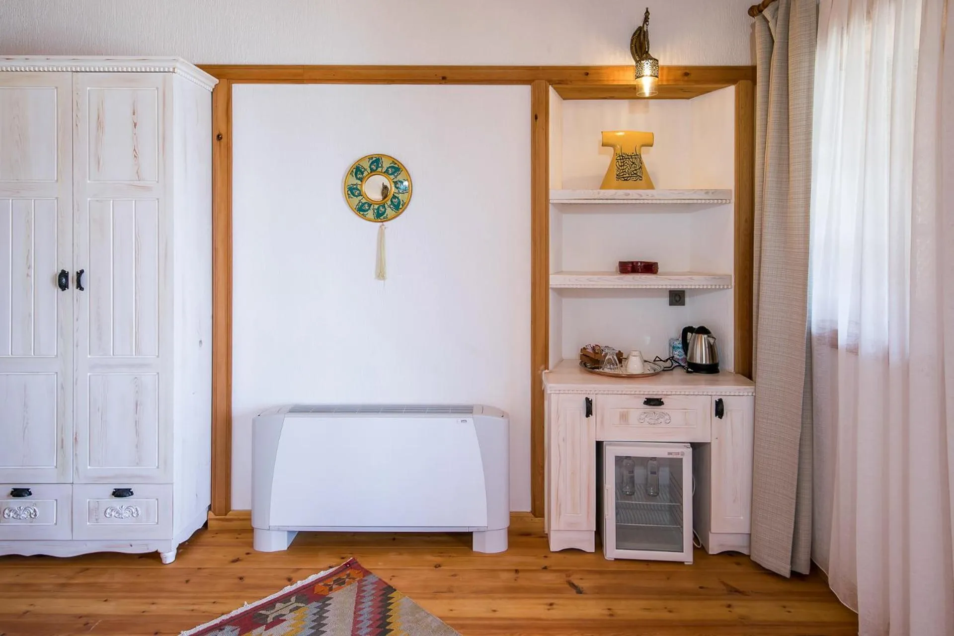 Living room, TV/Entertainment Center in Pier House Hotel