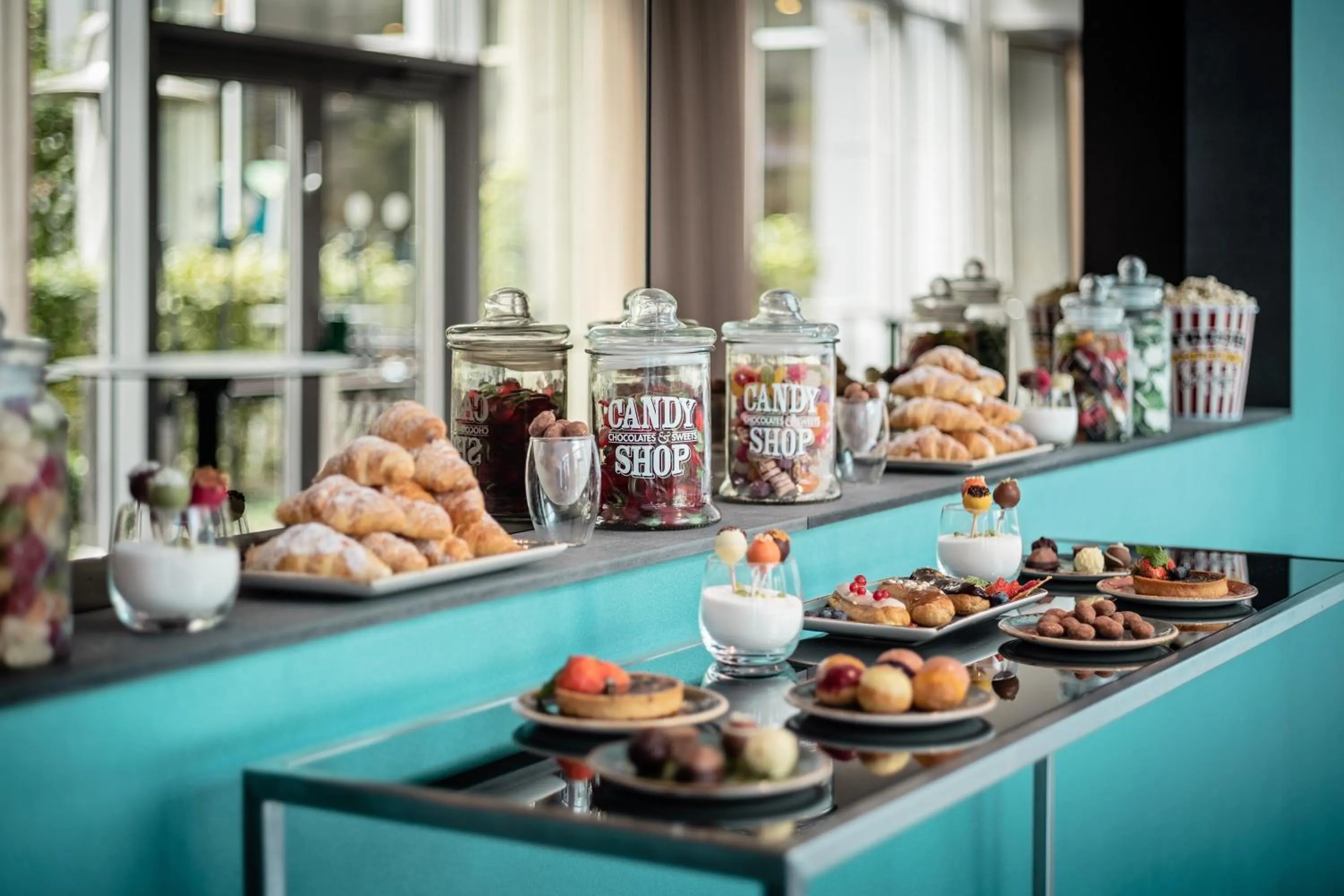 Lounge or bar in Le Meridien Munich