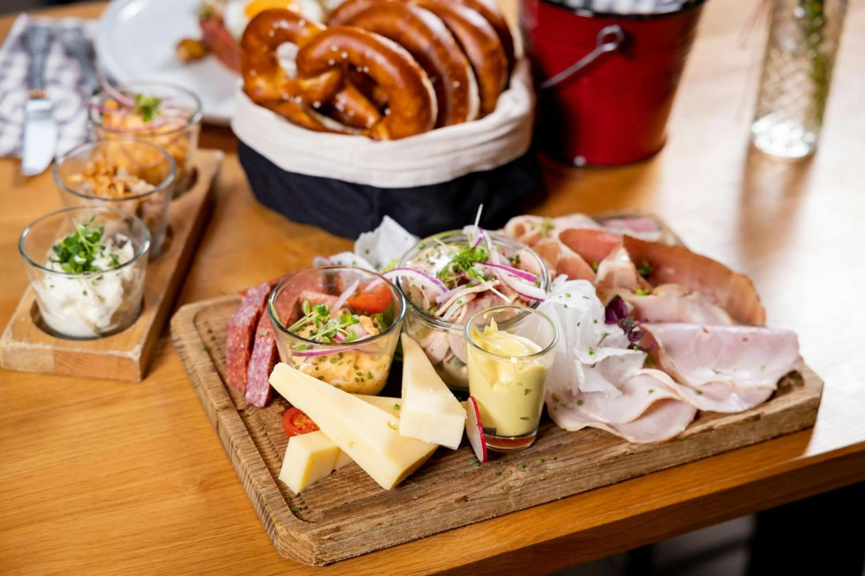 Restaurant/places to eat in Le Meridien Munich