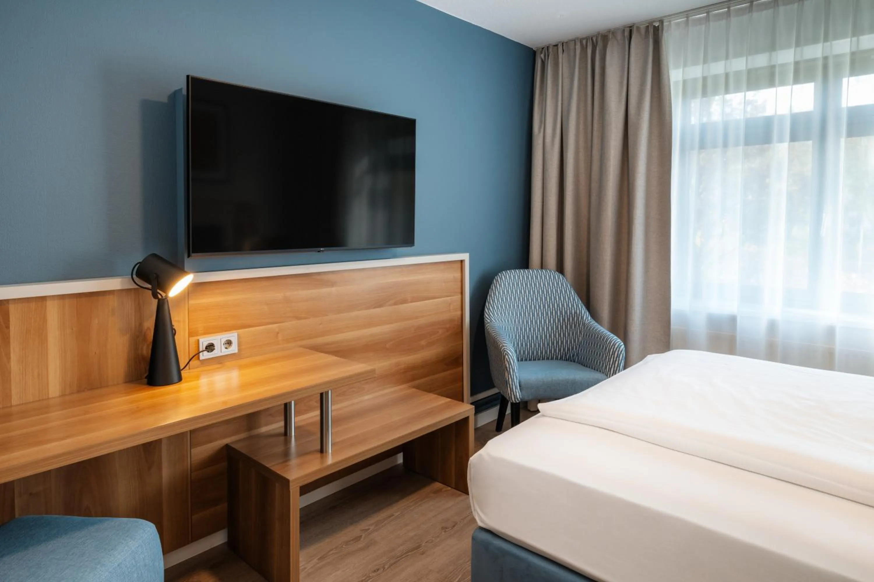 Photo of the whole room, Bed in GHOTEL hotel & living Hannover