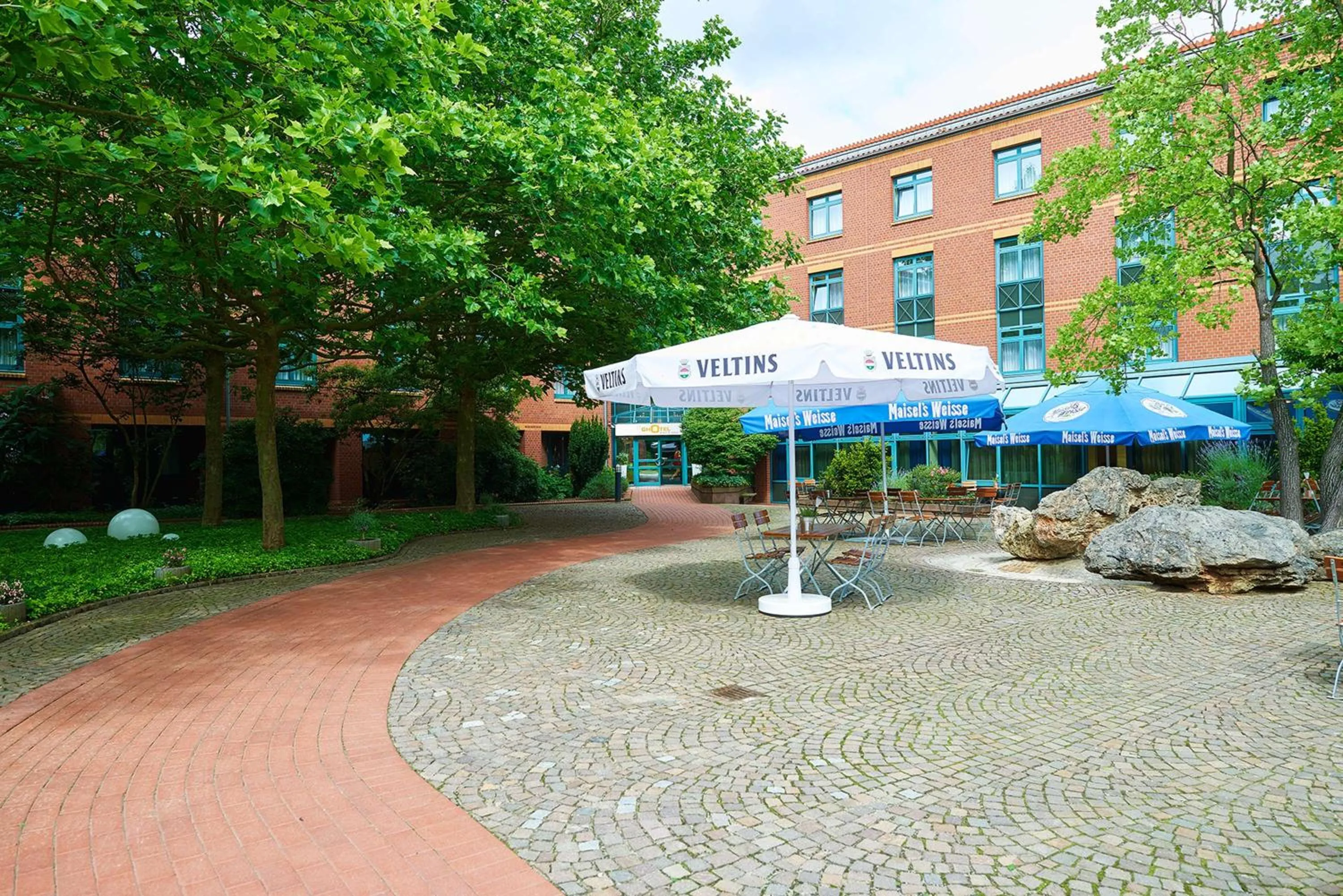 Property building in GHOTEL hotel & living Hannover