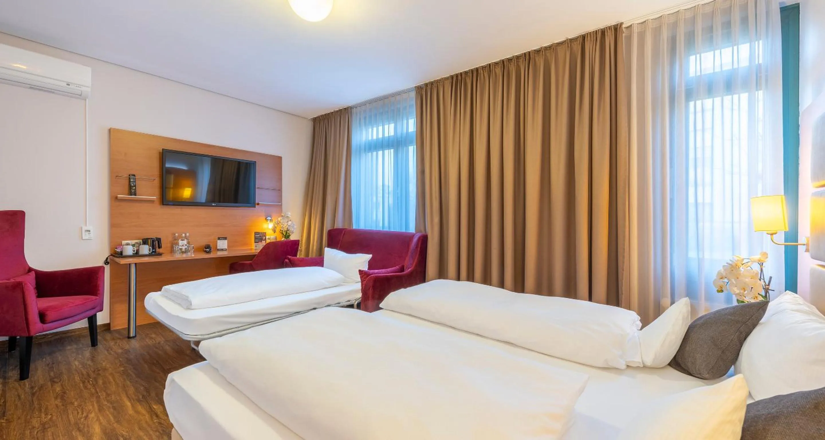 TV and multimedia, Bed in PLAZA INN Braunschweig City Süd