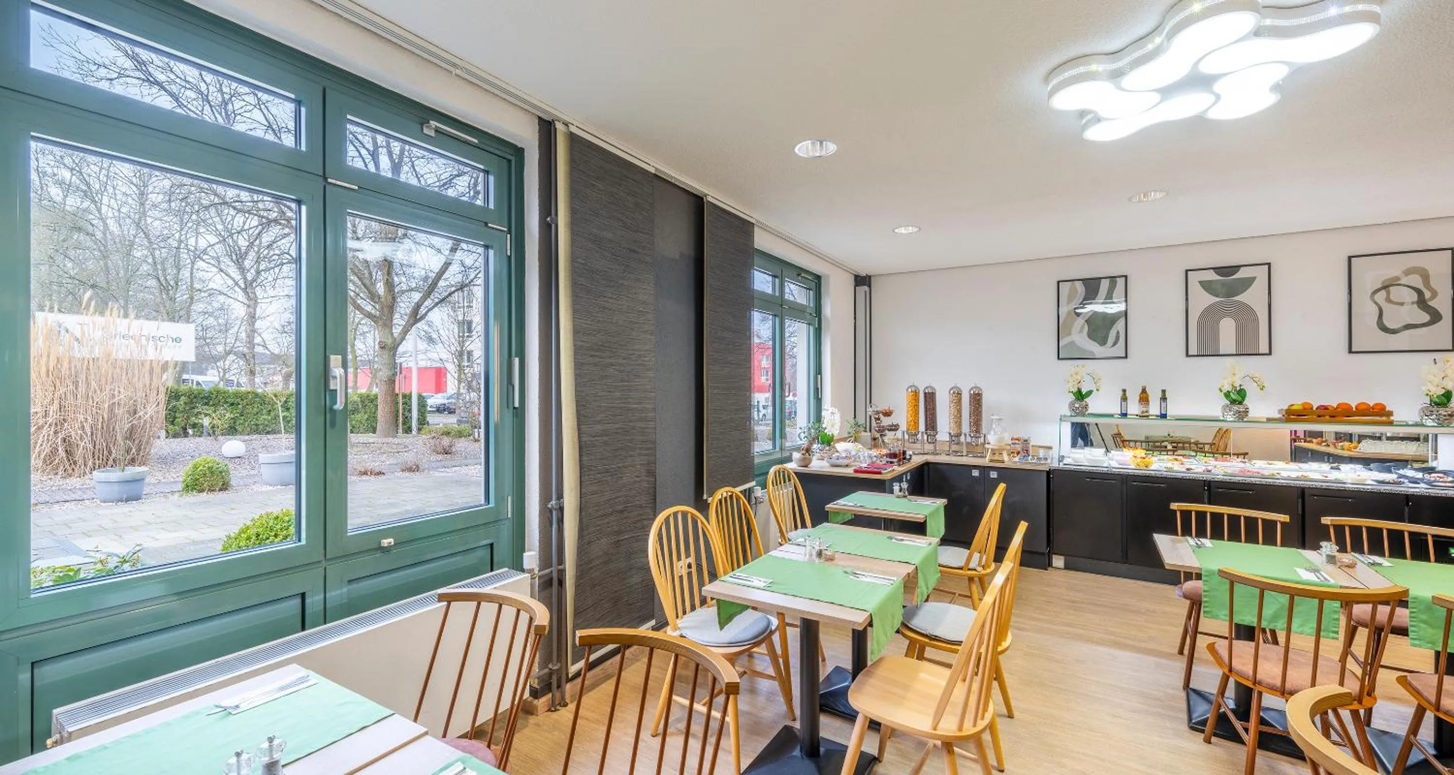 Breakfast in PLAZA INN Braunschweig City Süd