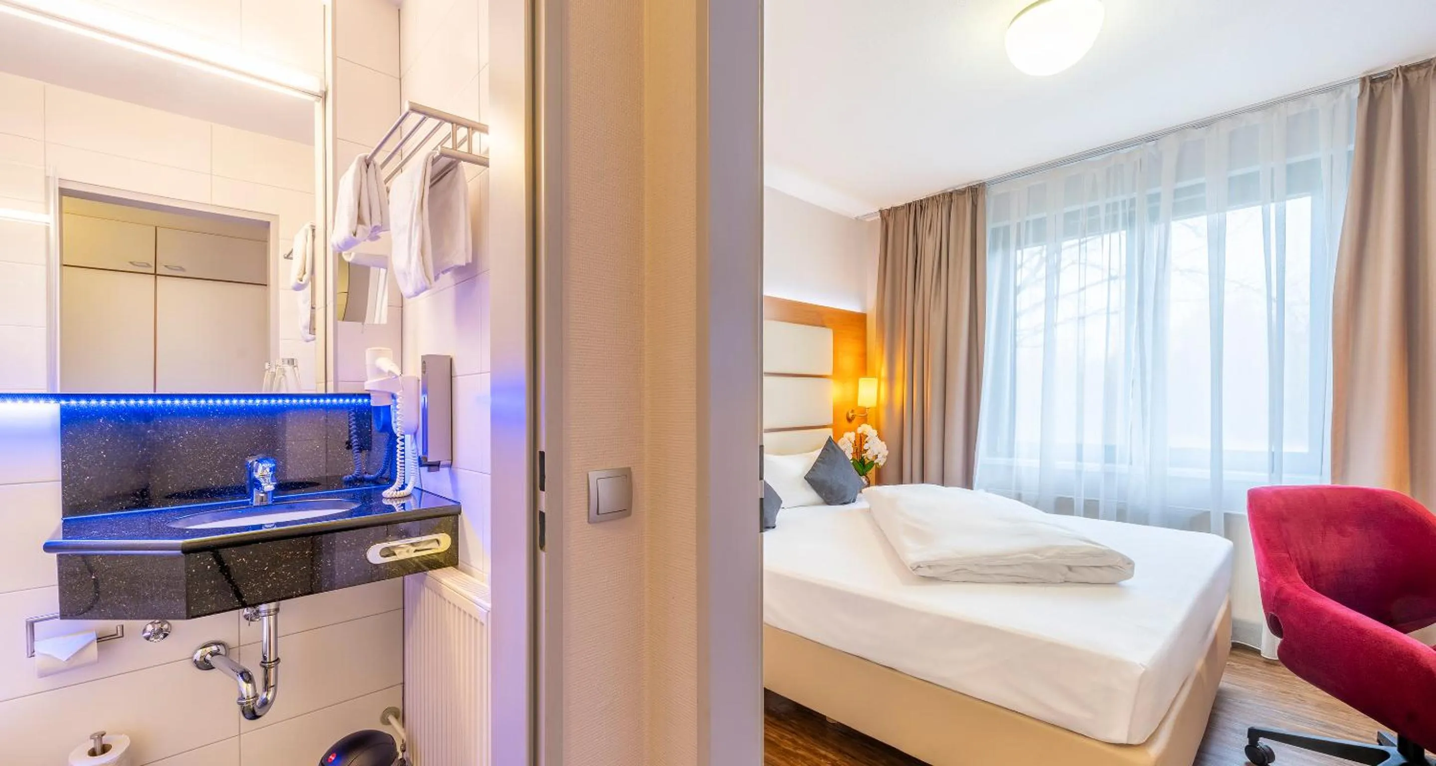 Bed in PLAZA INN Braunschweig City Süd