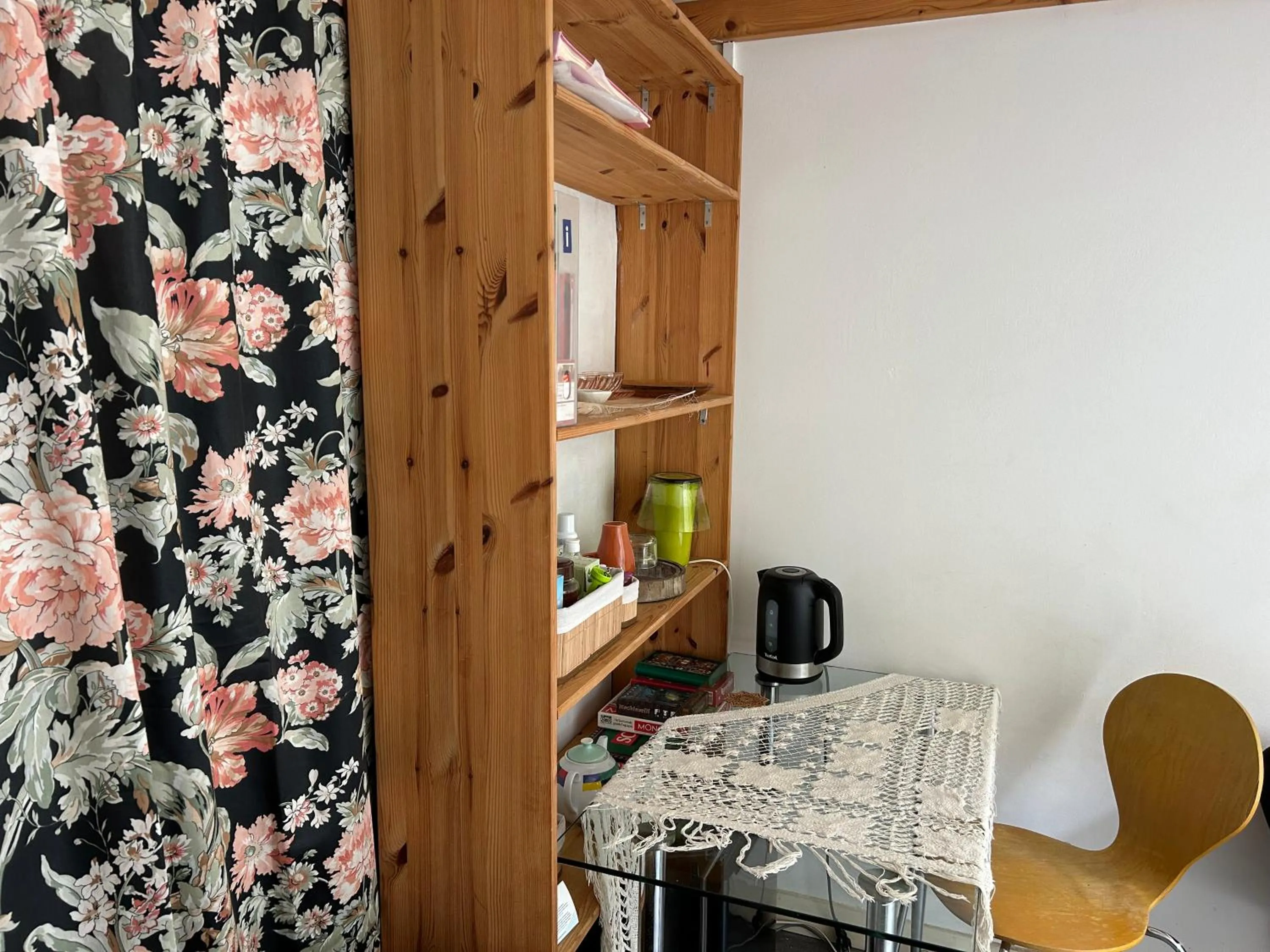 Coffee/tea facilities in Marijke's guestroom