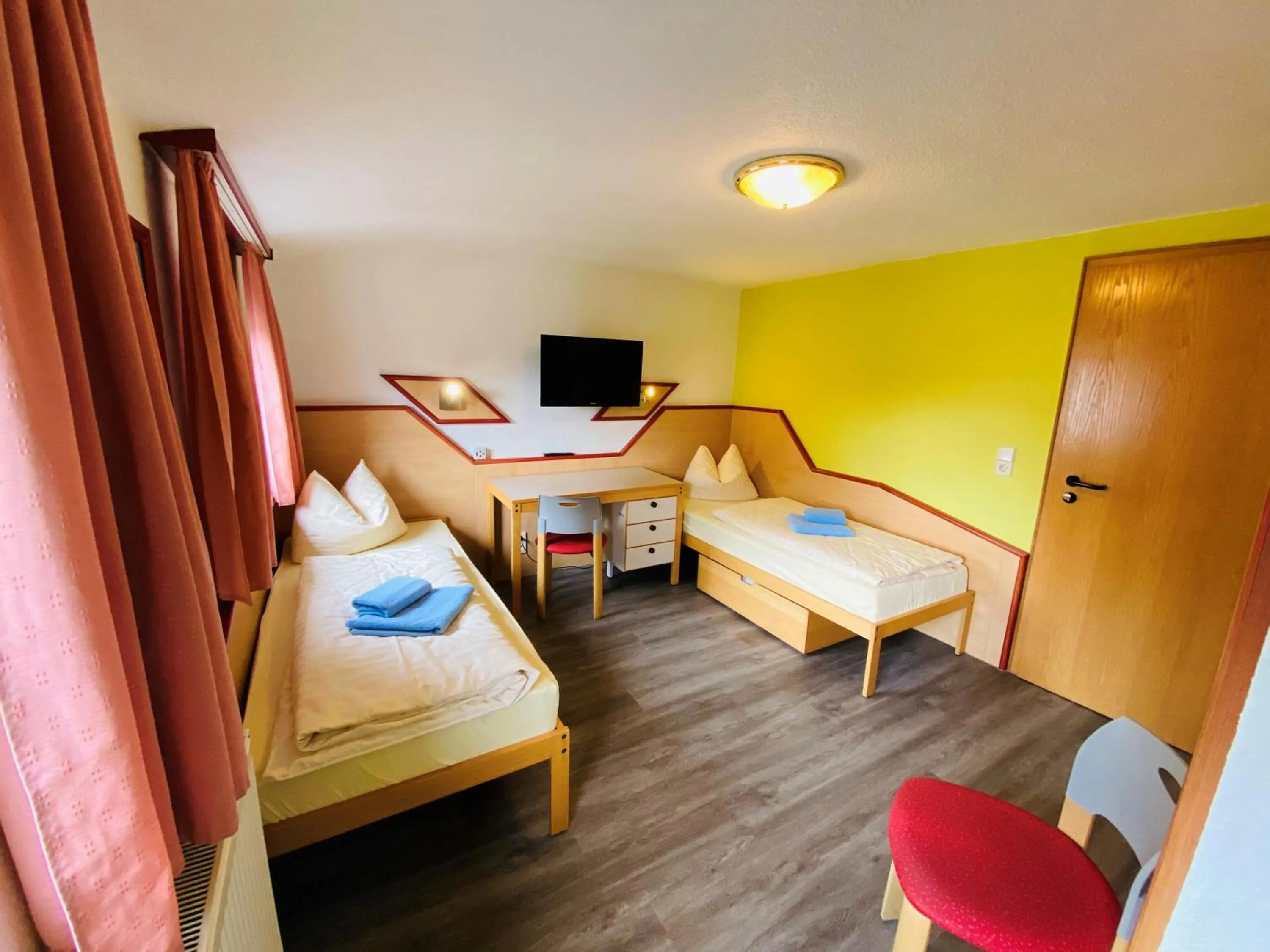 Bed in Haus Rosenbaum am Rennsteig Gruppenhaus - Pension - Begegnungsstätte bis 50 Personen