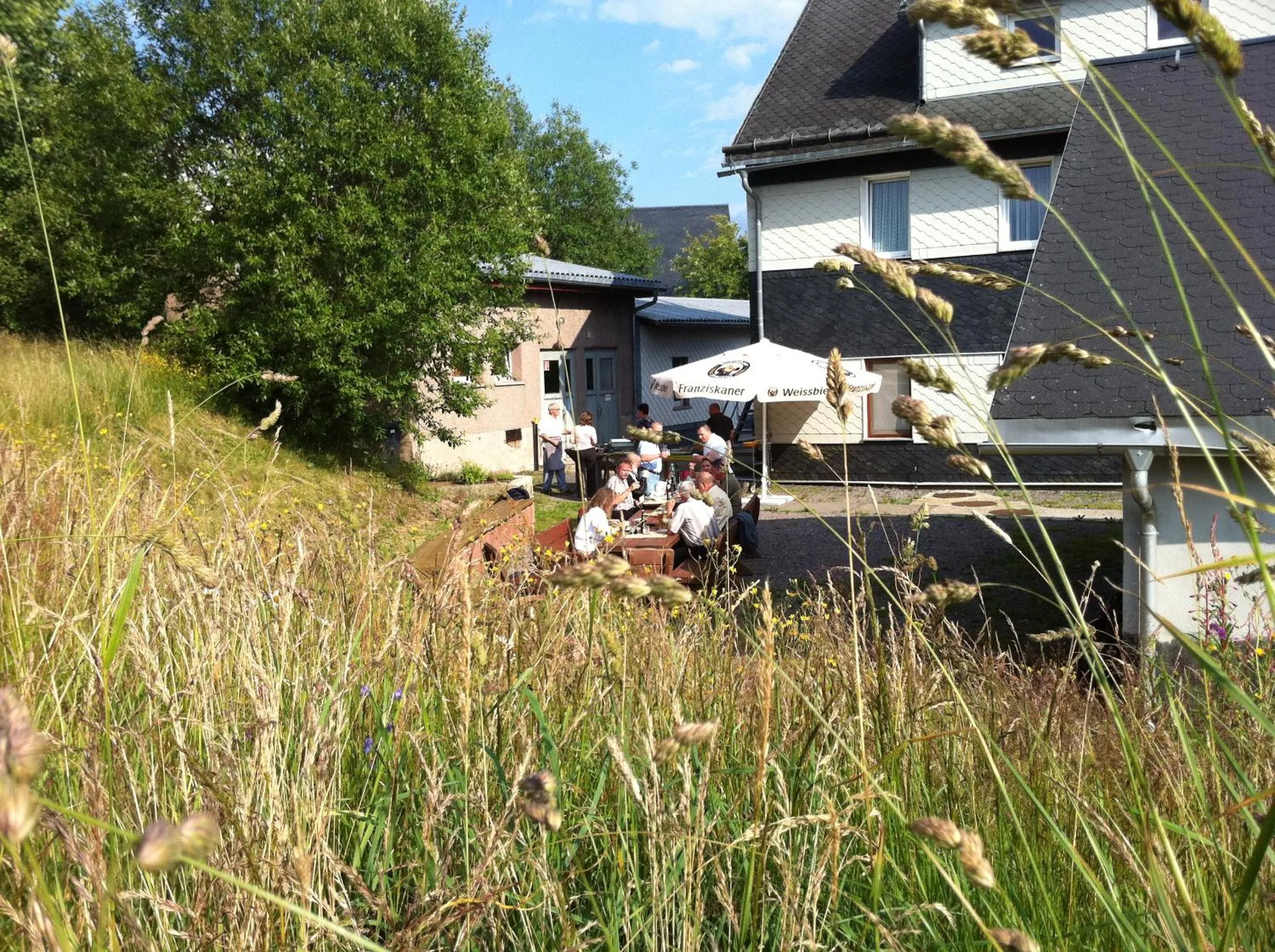 Garden in Haus Rosenbaum am Rennsteig Gruppenhaus - Pension - Begegnungsstätte bis 50 Personen